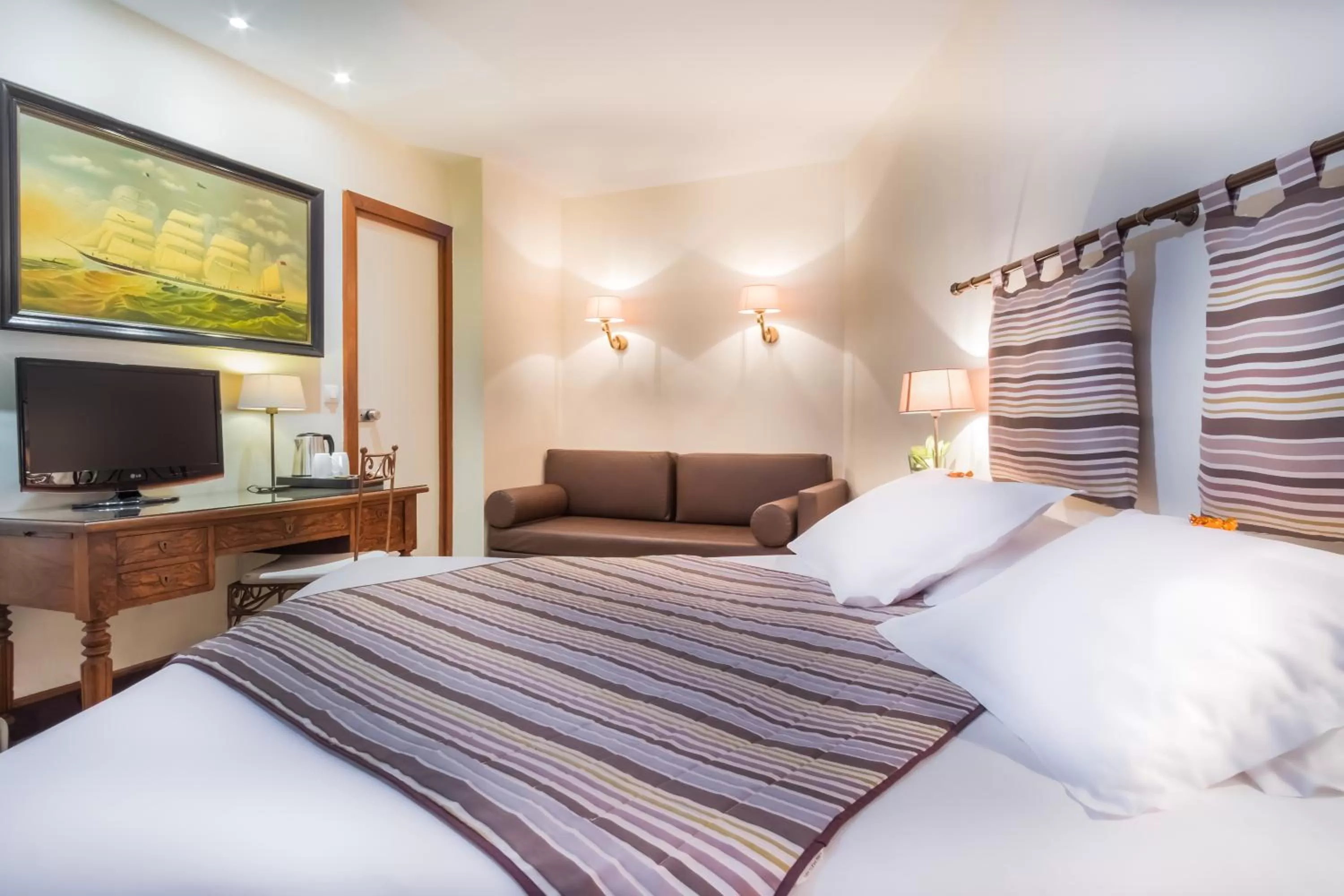 Family Room in Waldorf Montparnasse