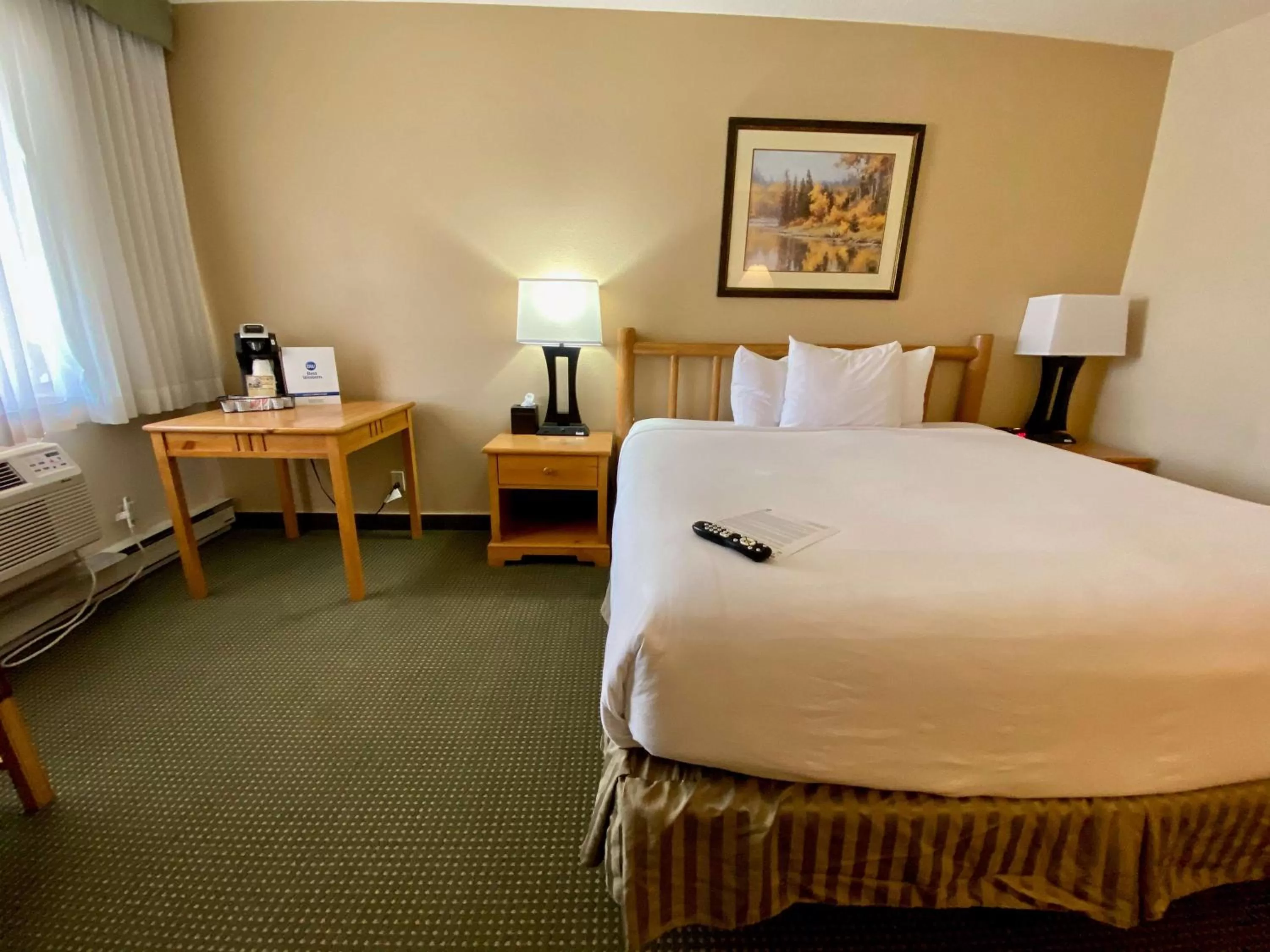 Family King Room with Bunk Bed - Pet Friendly in Best Western Sheridan Center