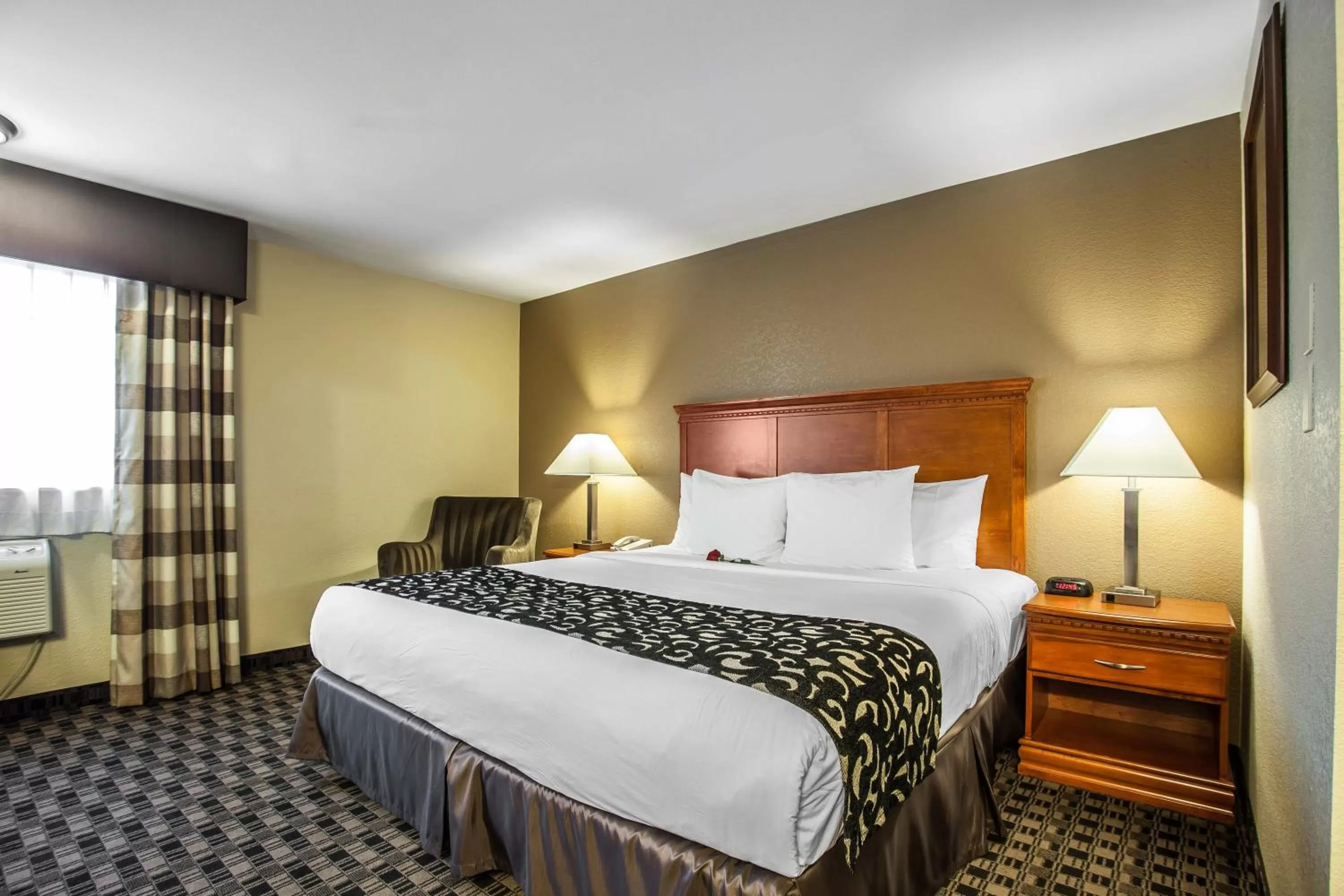 King Room - Accessible/Non-Smoking in Clarion Inn Renton-Seattle