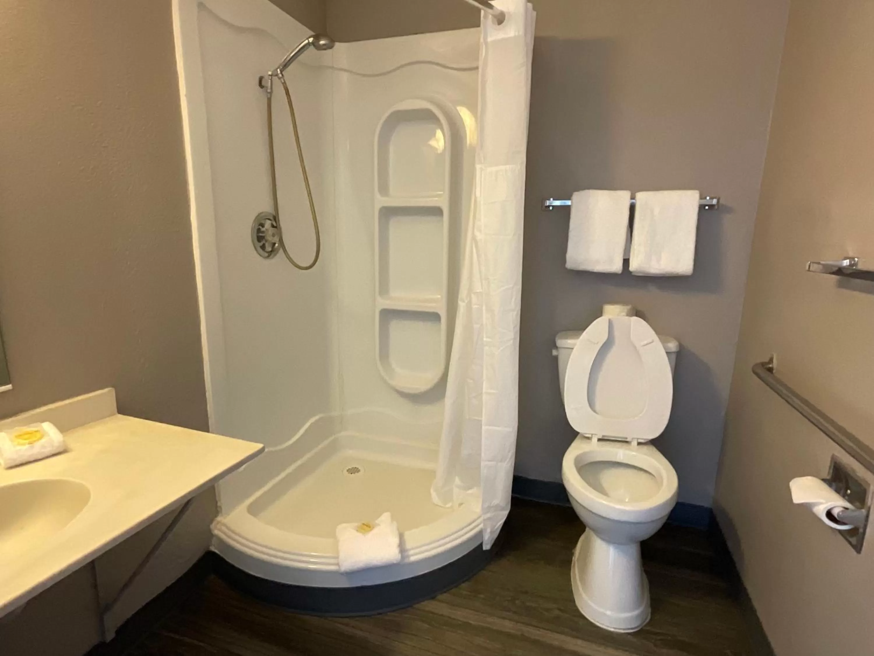 King Room - Non-Smoking in Motel 6-Ely, NV