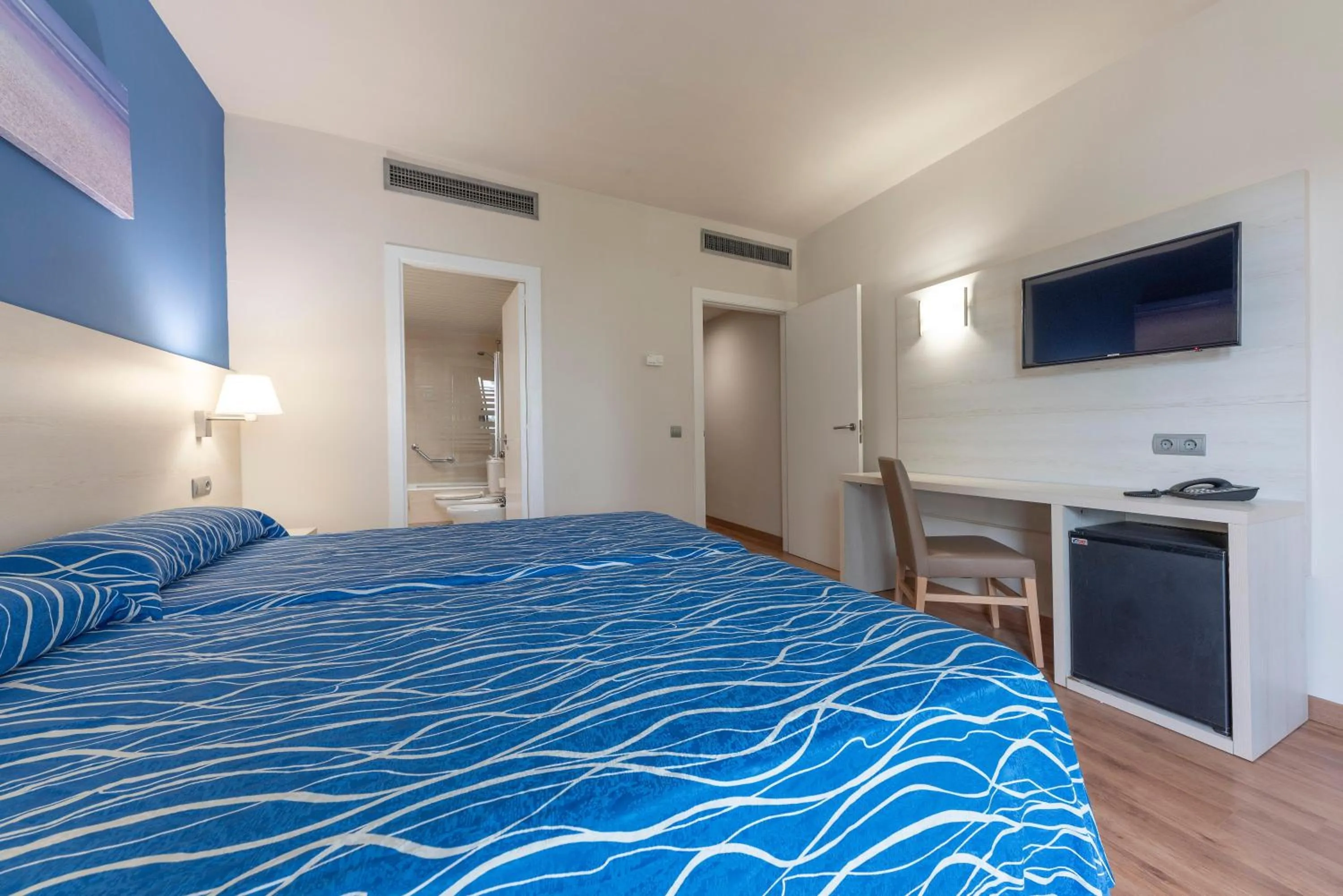 Family Room (2 Adults + 2 Children) in Hotel Best Delta