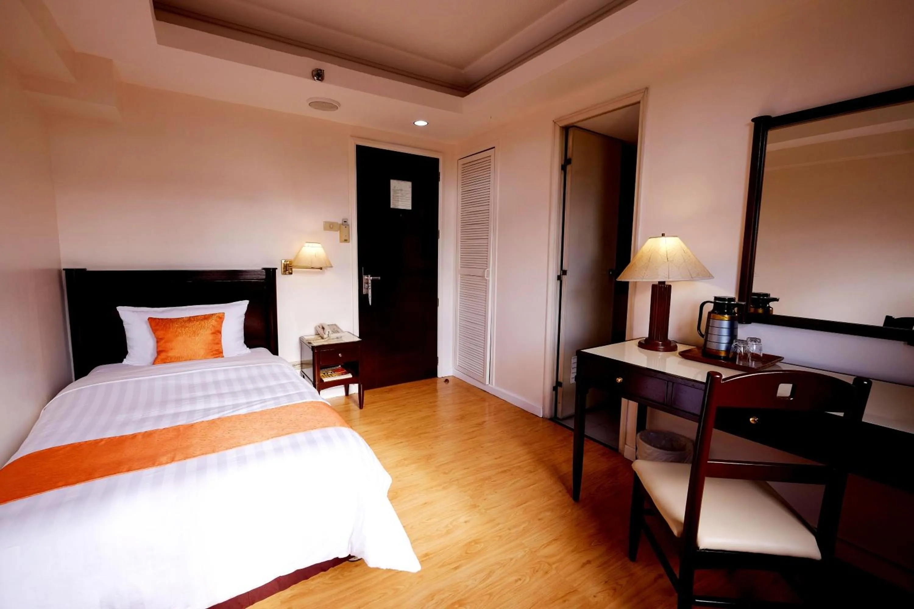 Standard Single Room in Harbor Town Hotel