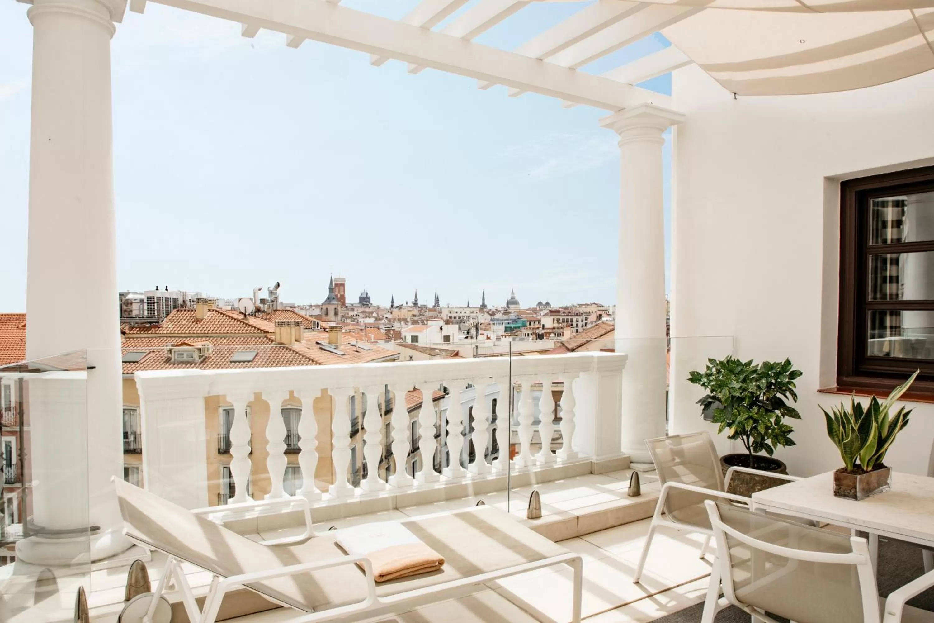 Junior Suite with Terrace Red Level in Palacio de los Duques Gran Meliá - The Leading Hotels of the World