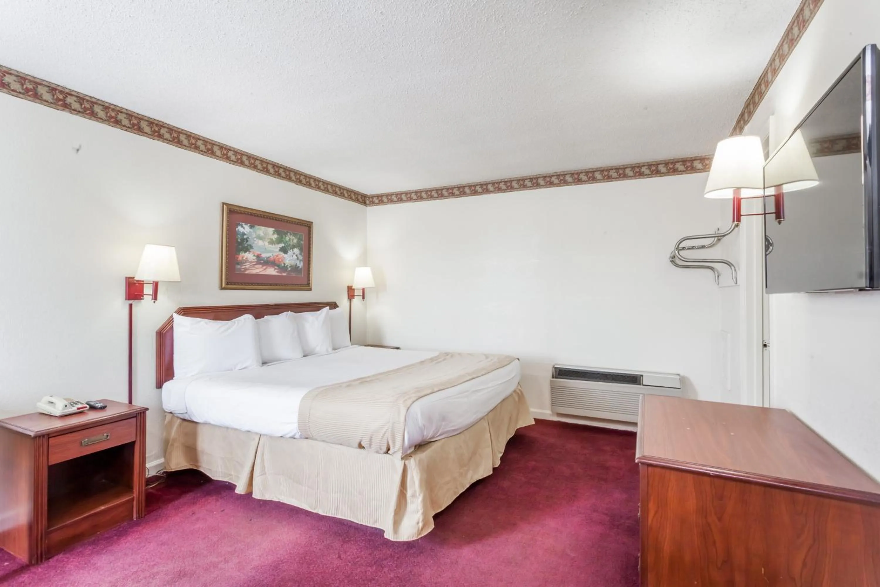 King Room - Non-Smoking in Knights Inn Hurricane Mills