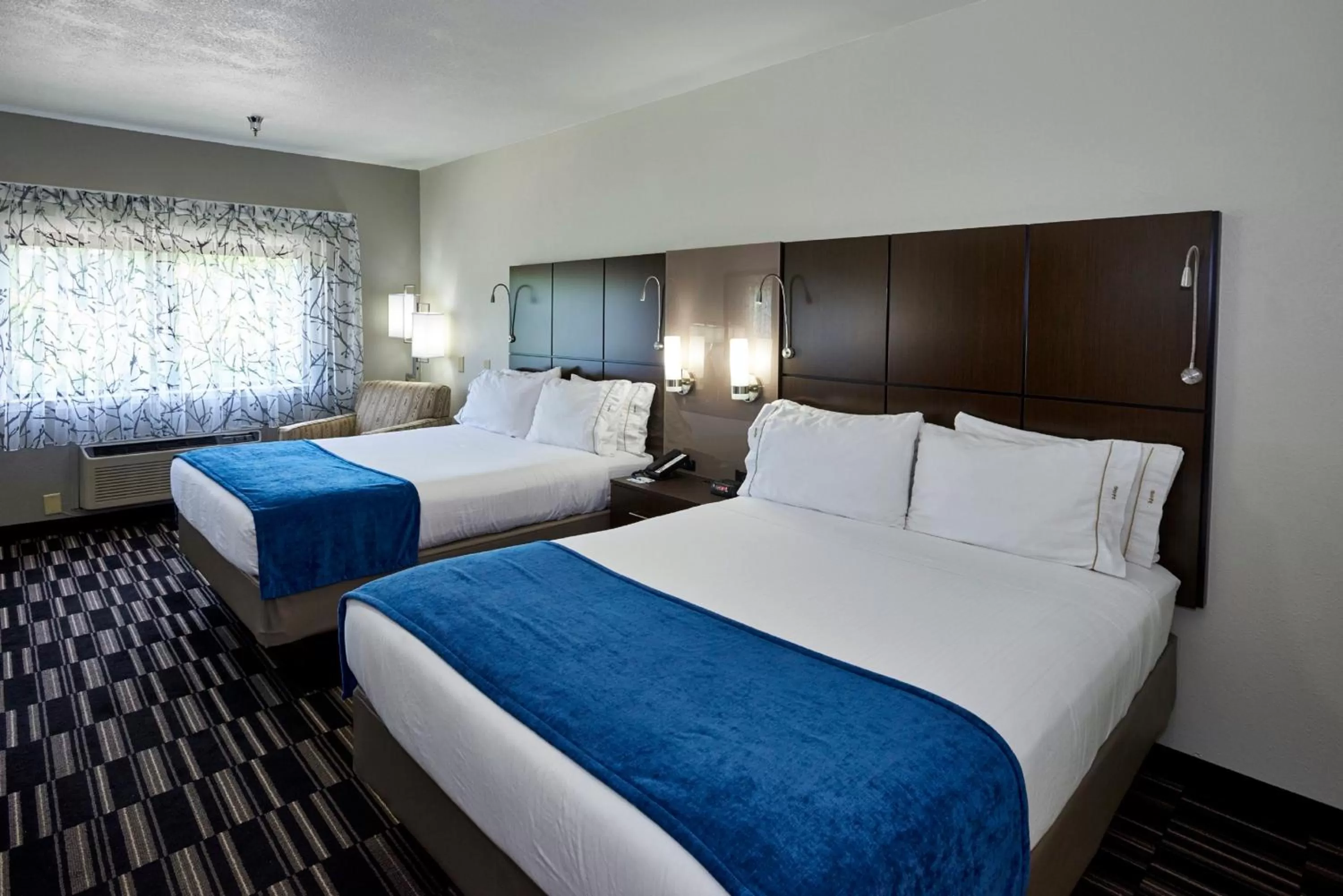 Standard Room with Two Queen Beds in Holiday Inn Express & Suites Birmingham South - Pelham by IHG