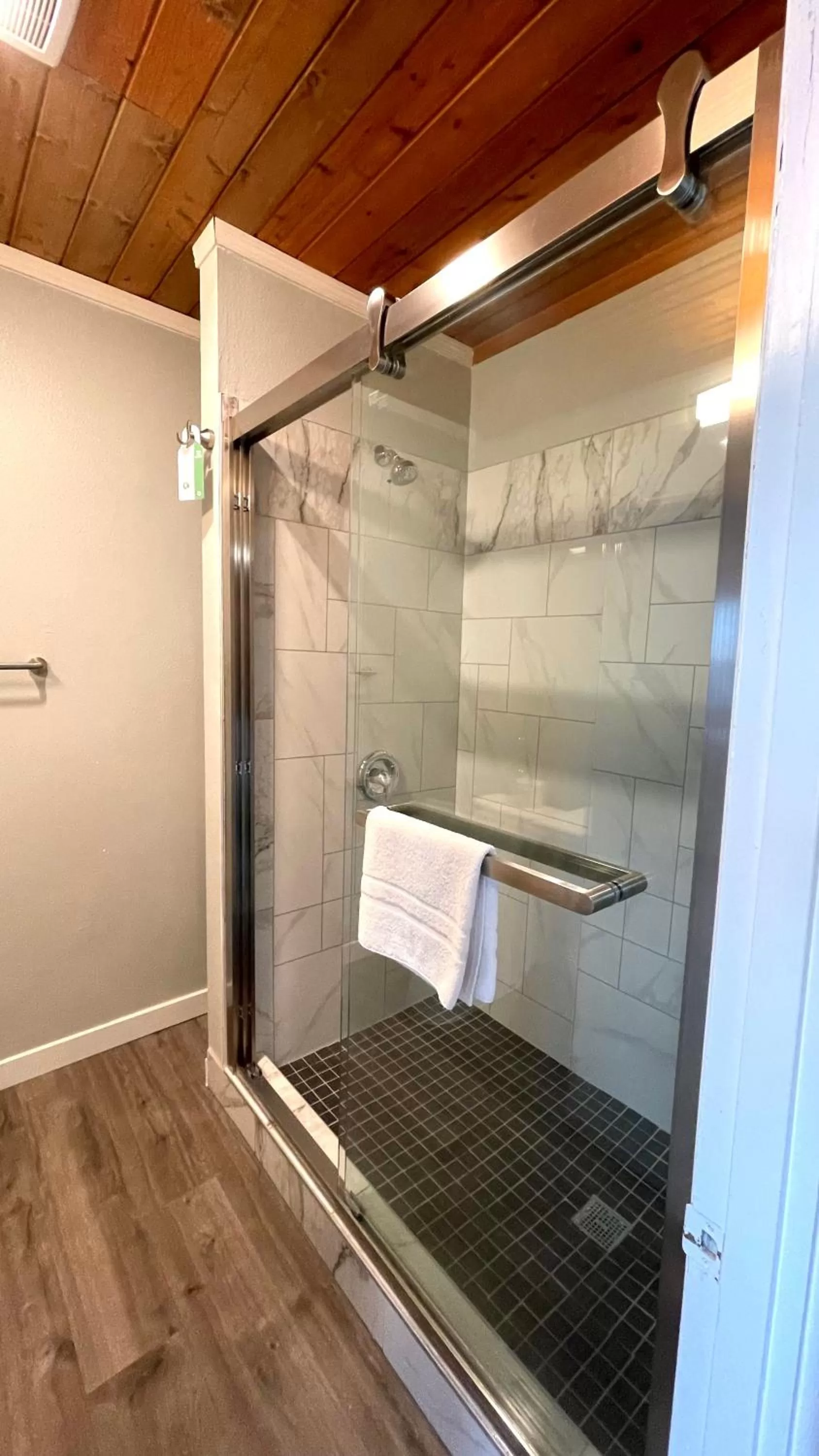 Deluxe King Suite in Tides Inn & Suites