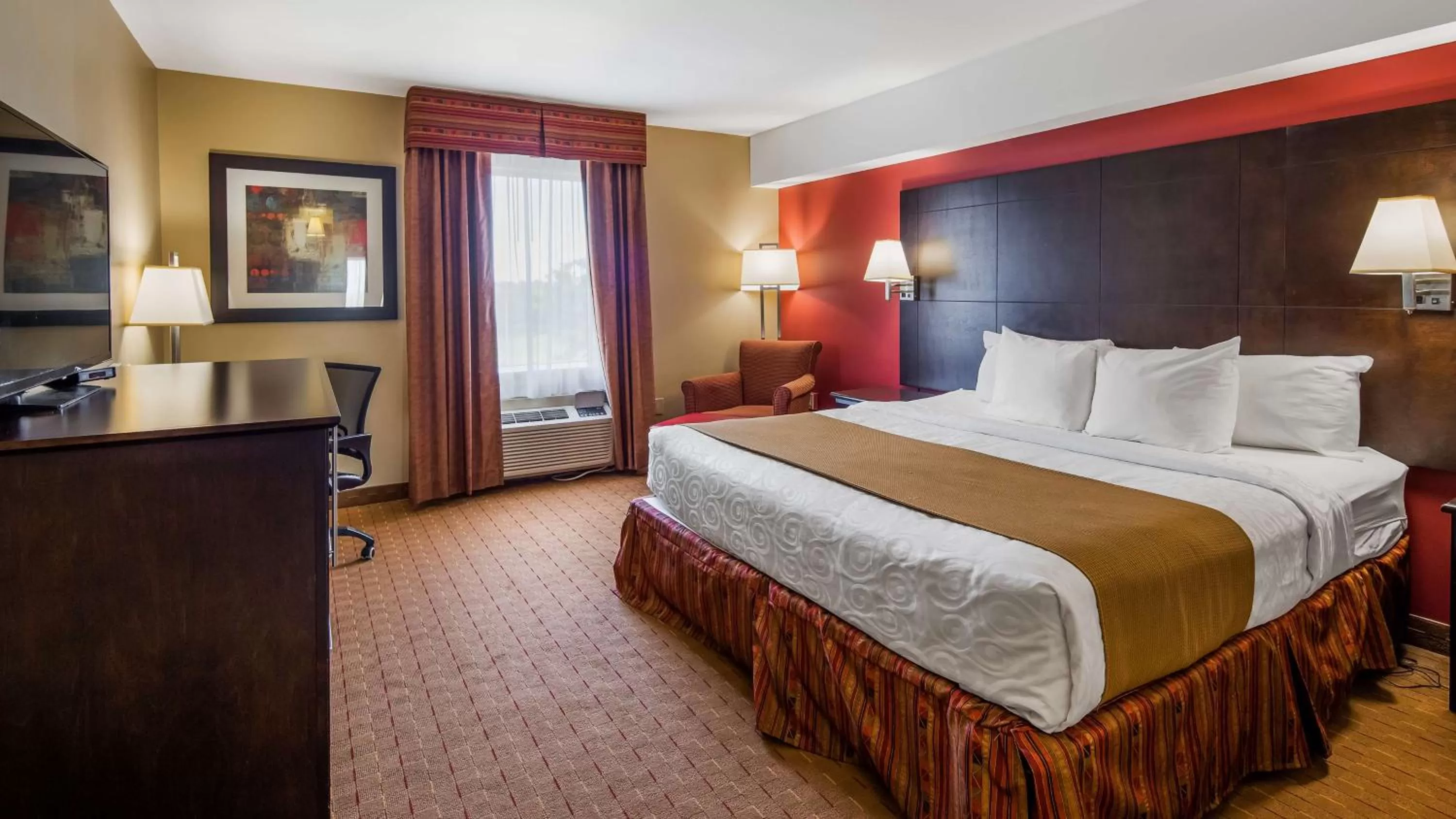 King Room with Roll-In Shower - Disability Access in Best Western Plus Bowmanville