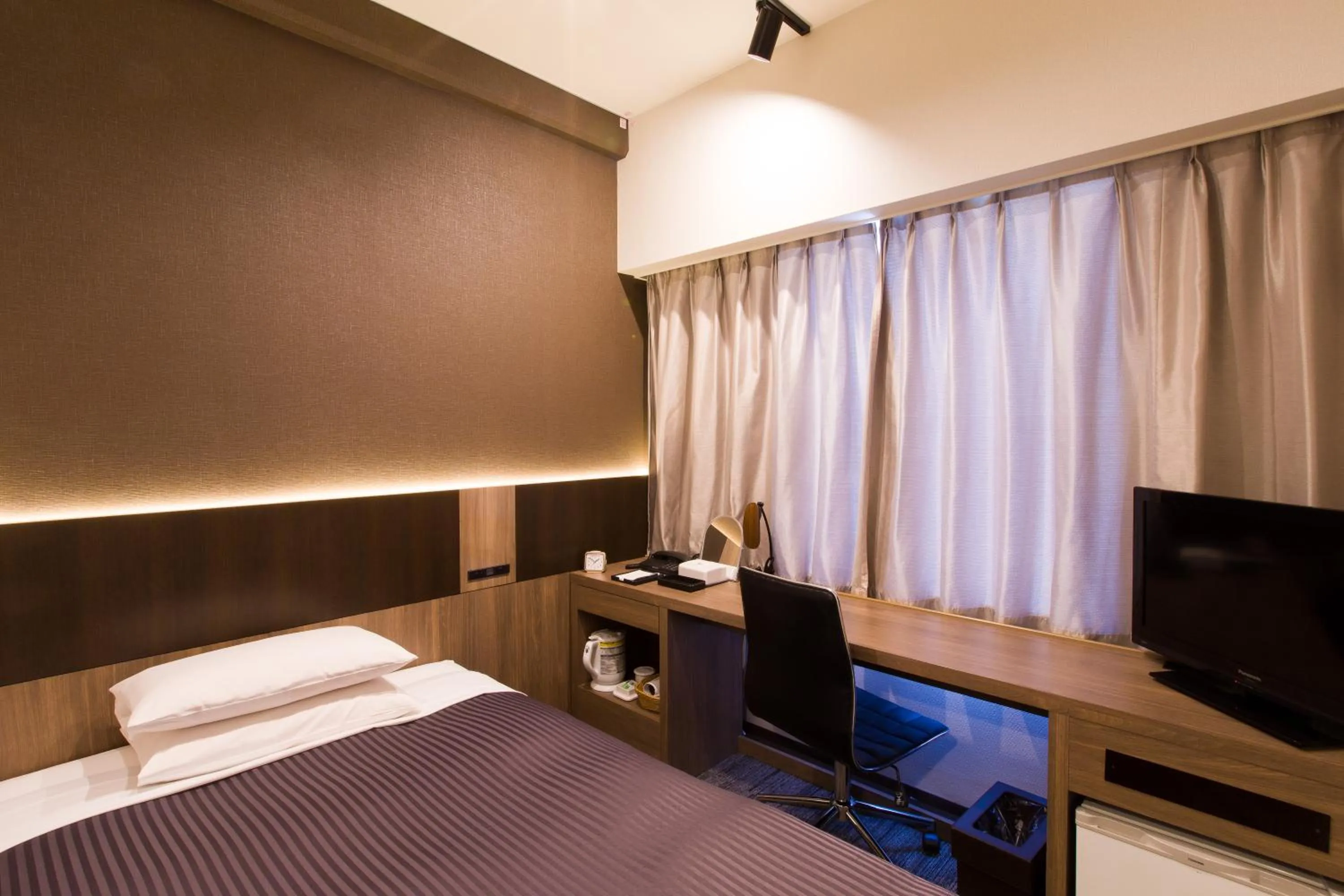 Double Room with Small Double Bed - single occupancy - Non-Smoking in Ochanomizu Inn