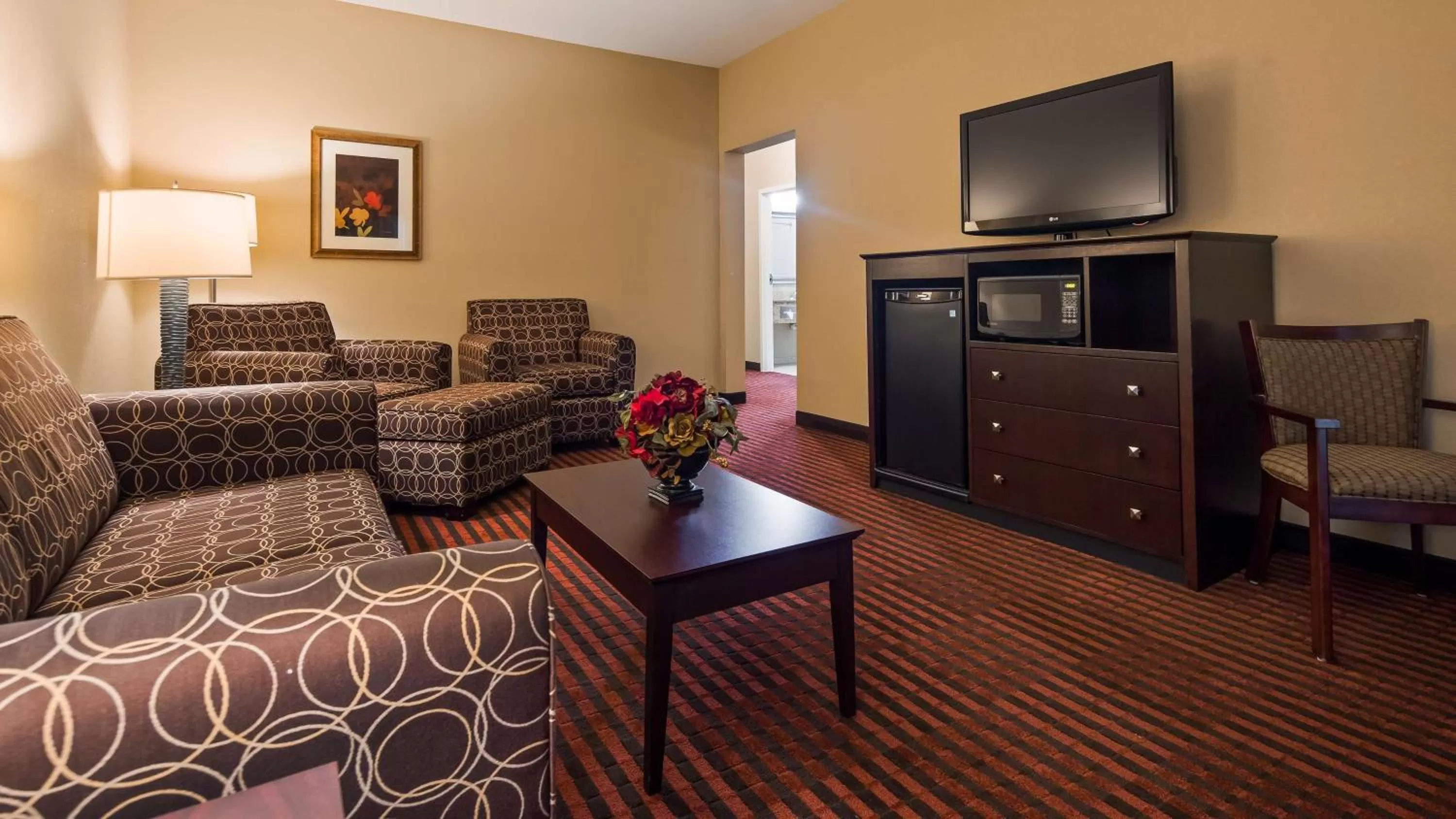 Queen Suite with Sofa Bed in Best Western Plus Louisa