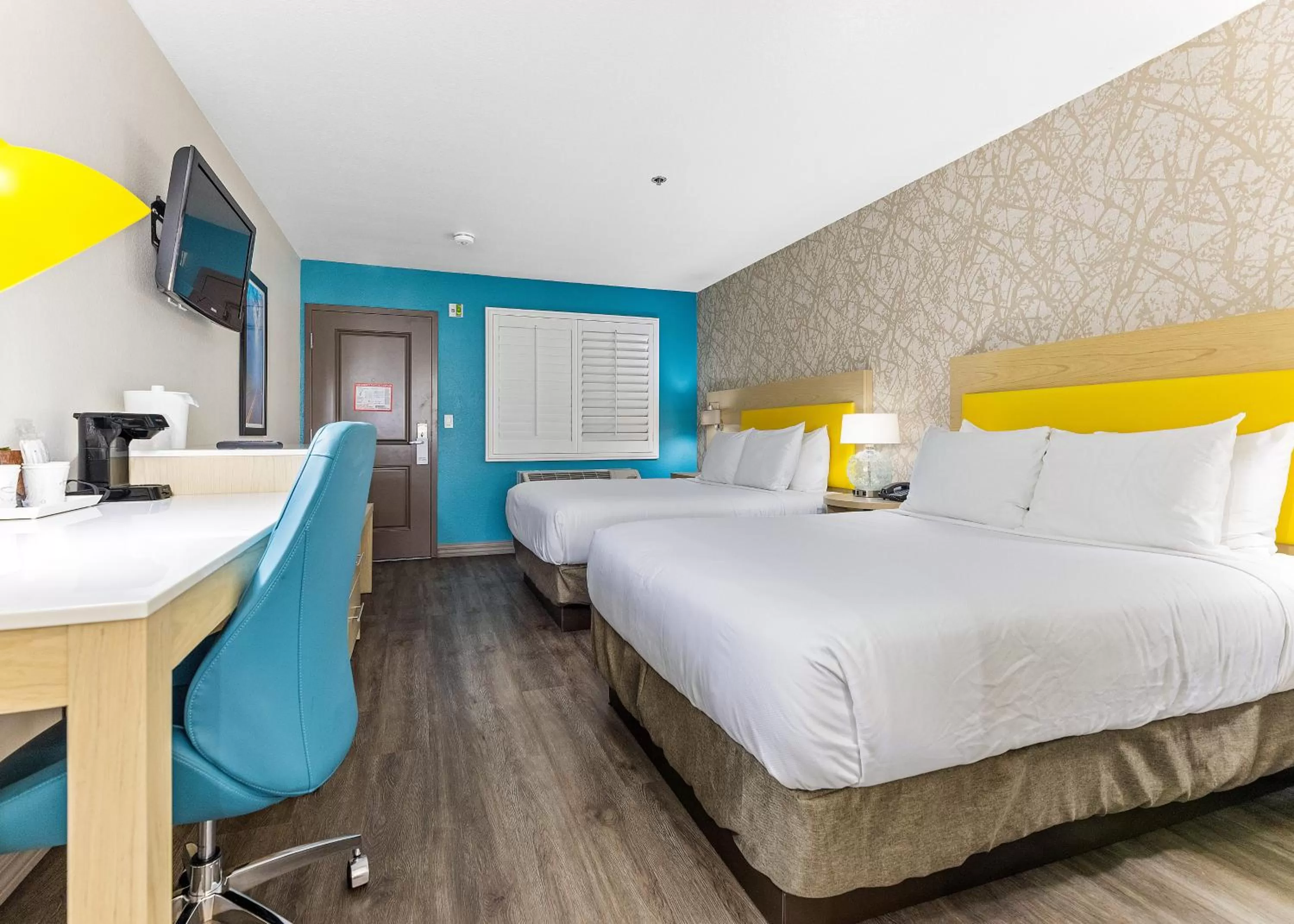 Standard Double Room with Two Double Beds - Non Smoking in Hillstone Inn Tulare, an Ascend Collection Hotel