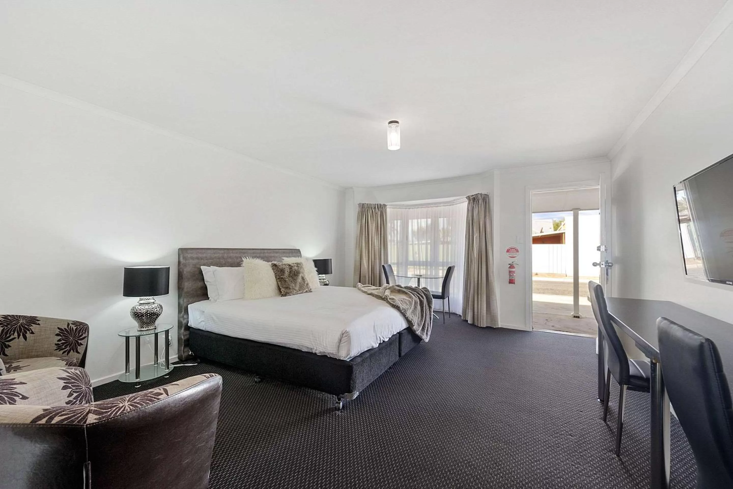 Deluxe King Room - Non-Smoking in Comfort Inn Flinders on Main