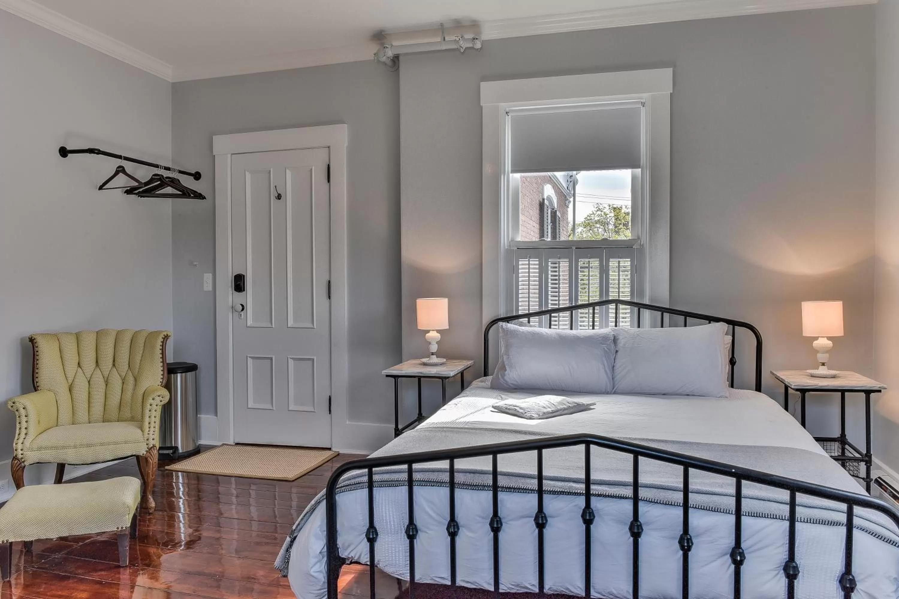 Deluxe Queen Room in The Burrell House