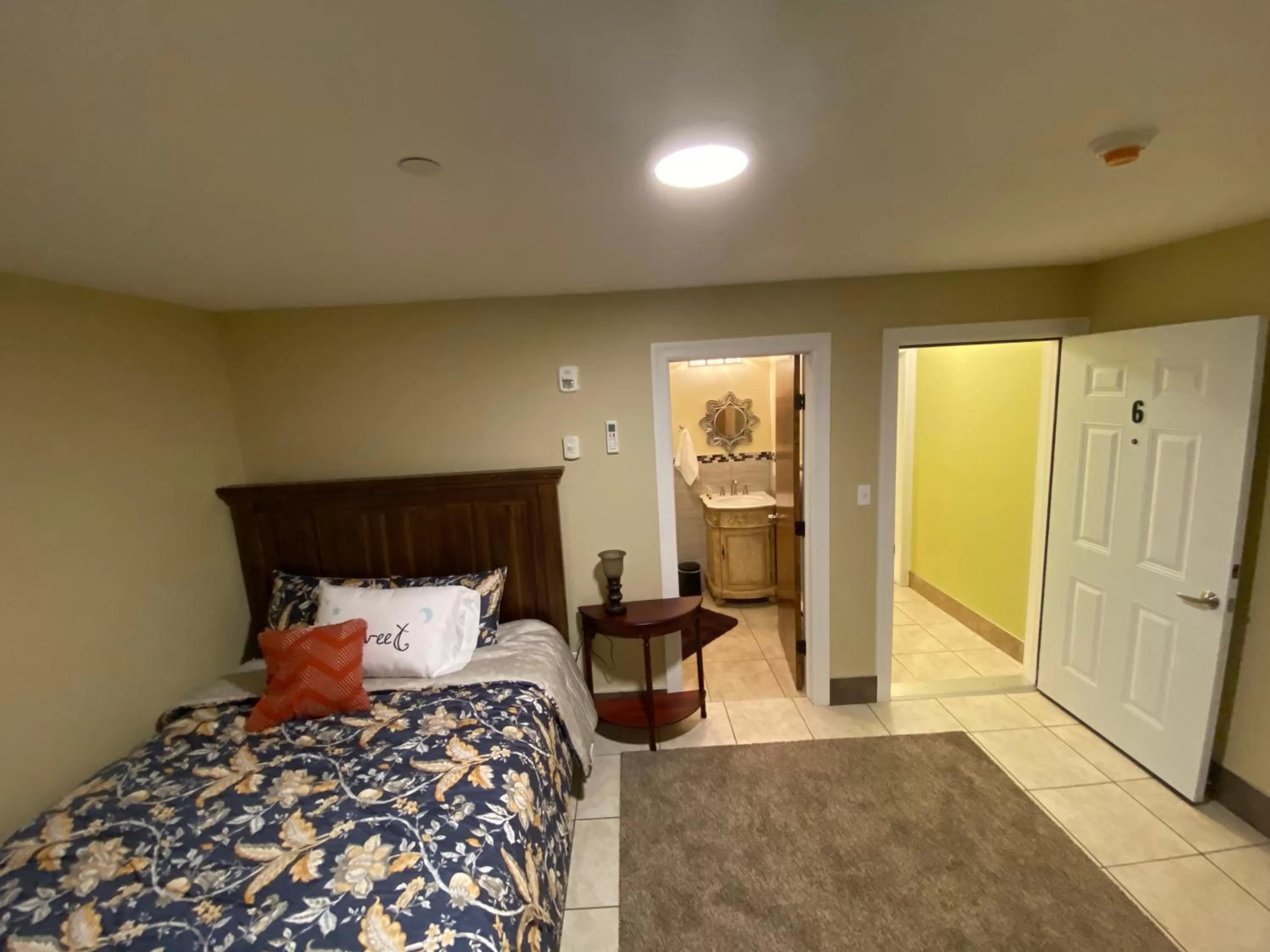 Deluxe Queen Suite in Cold Spring Hotel