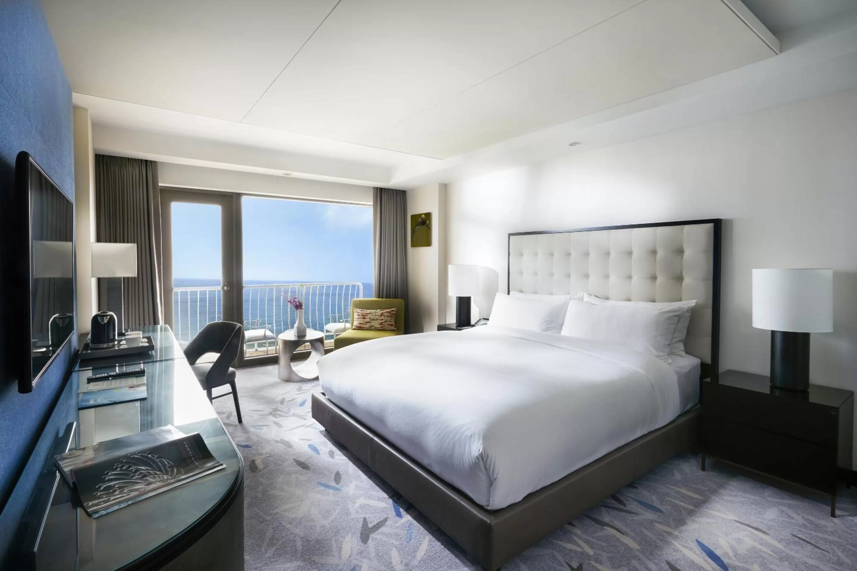 Deluxe Double Room with Sea View - Main Building in Paradise Hotel Busan