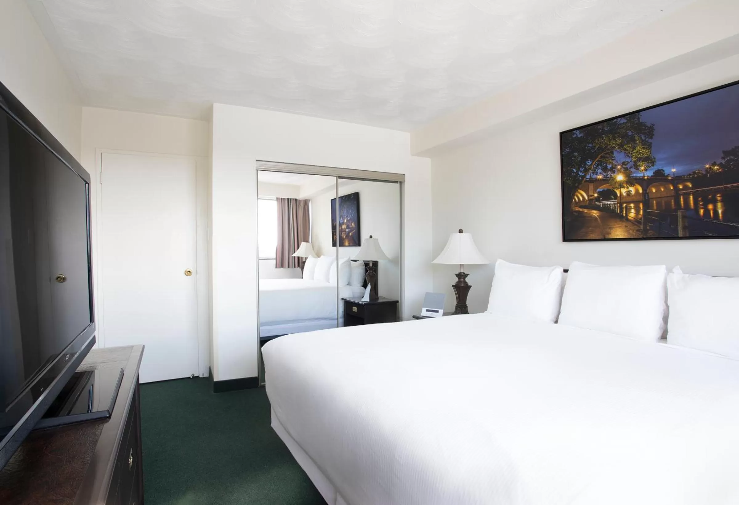 Superior One-Bedroom Suite, 1 King/Queen Bed, 1 Queen Sofa Bed in The Business Inn