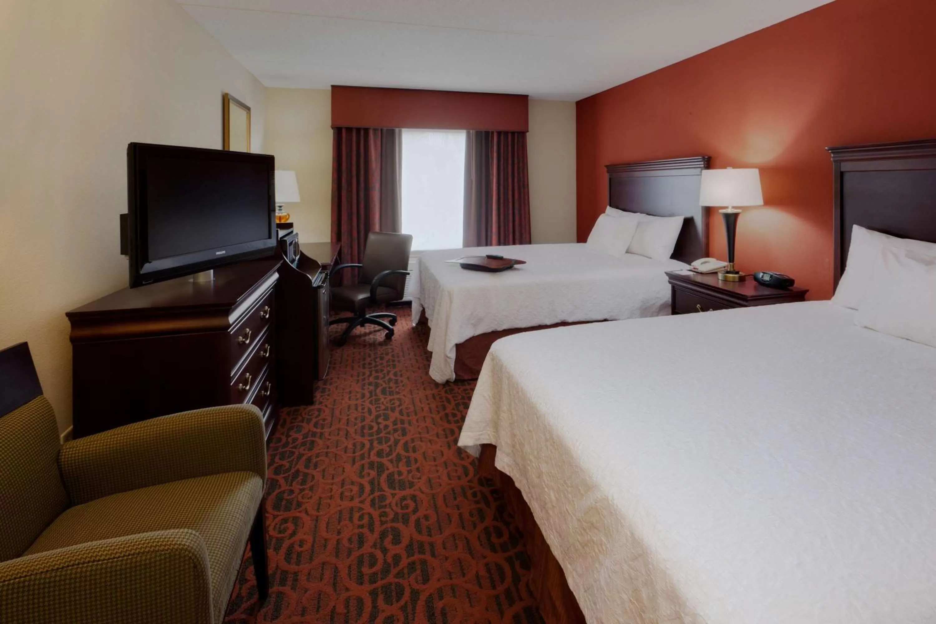 Queen Room with Two Queen Beds - Mobility and Hearing Access/Non-Smoking in Hampton Inn Rochester-Webster