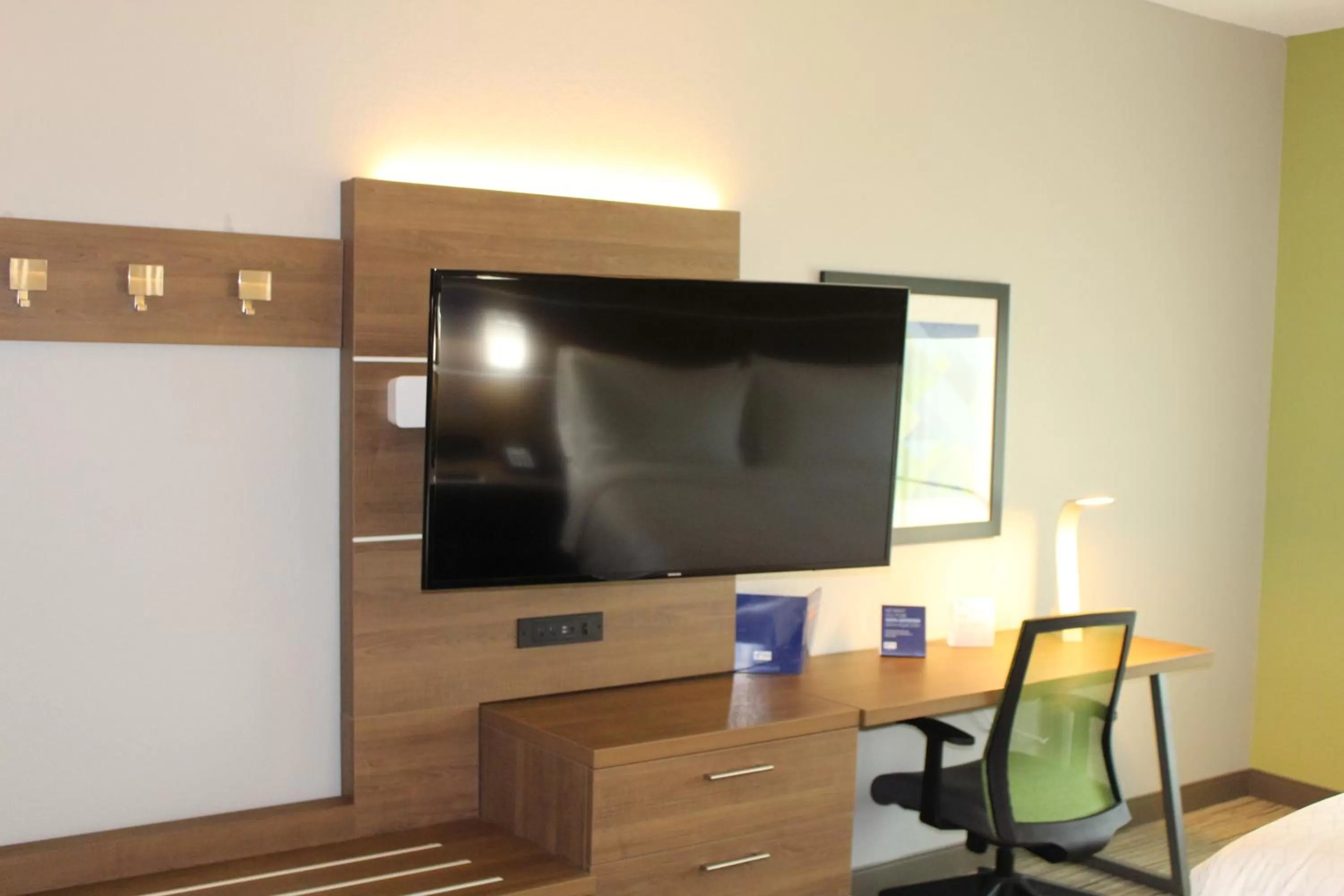 King Suite - Disability Access in Holiday Inn Express & Suites - Enterprise by IHG