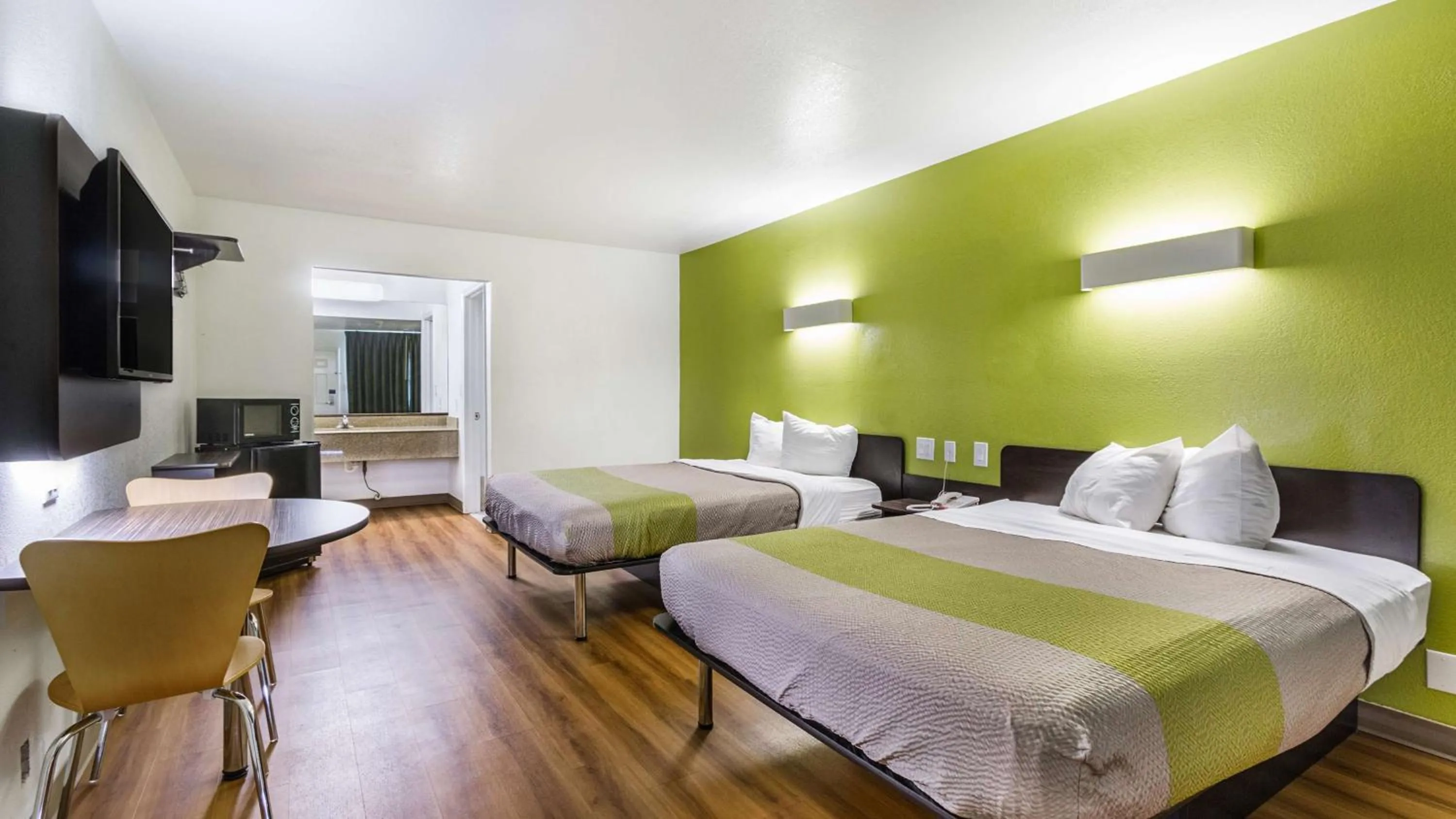 Deluxe Queen Room with Two Queen Beds - Non-Smoking in Motel 6-San Marcos, TX - North