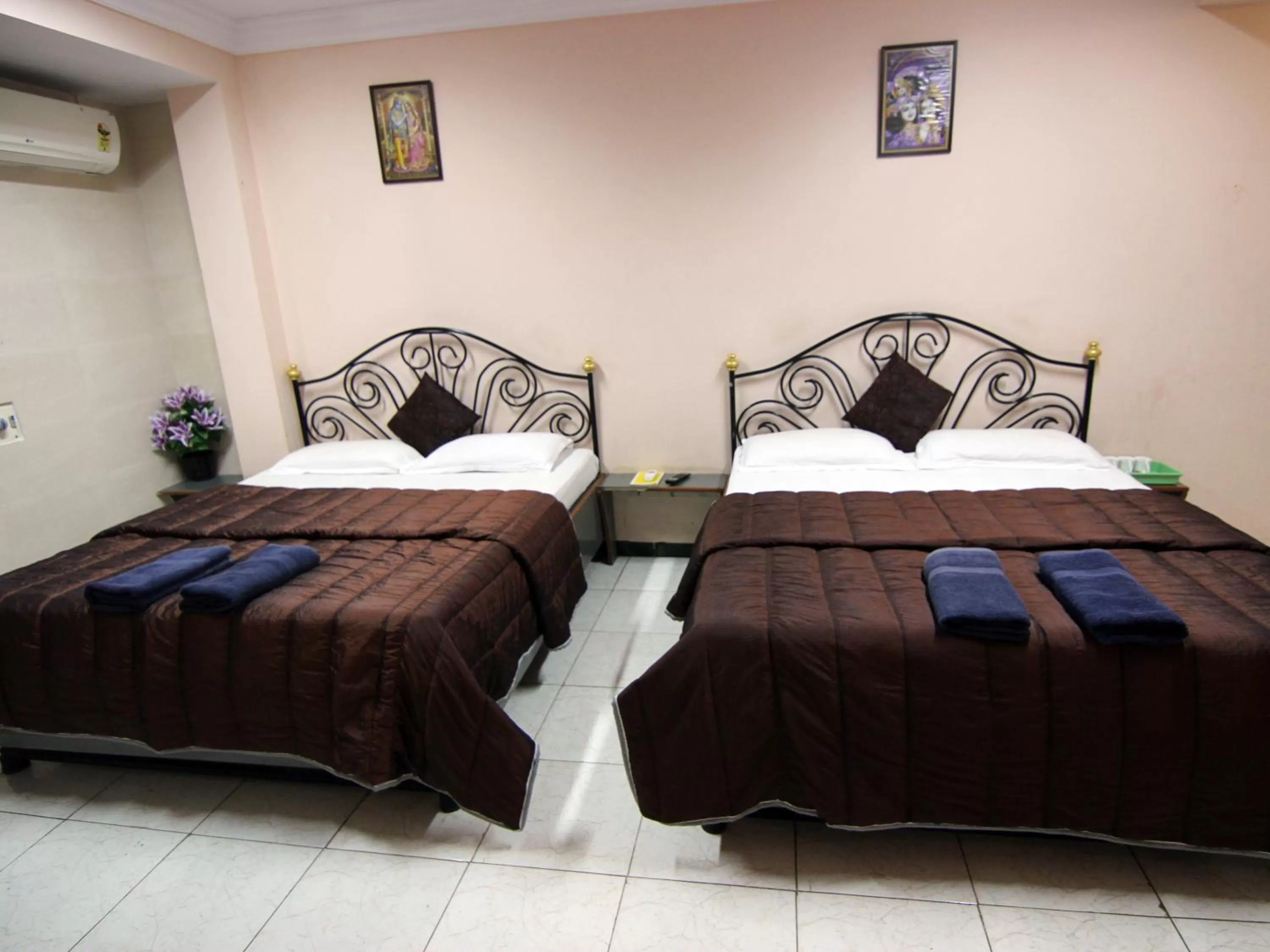 Quadruple Room with AC in Hotel Sai Yatri