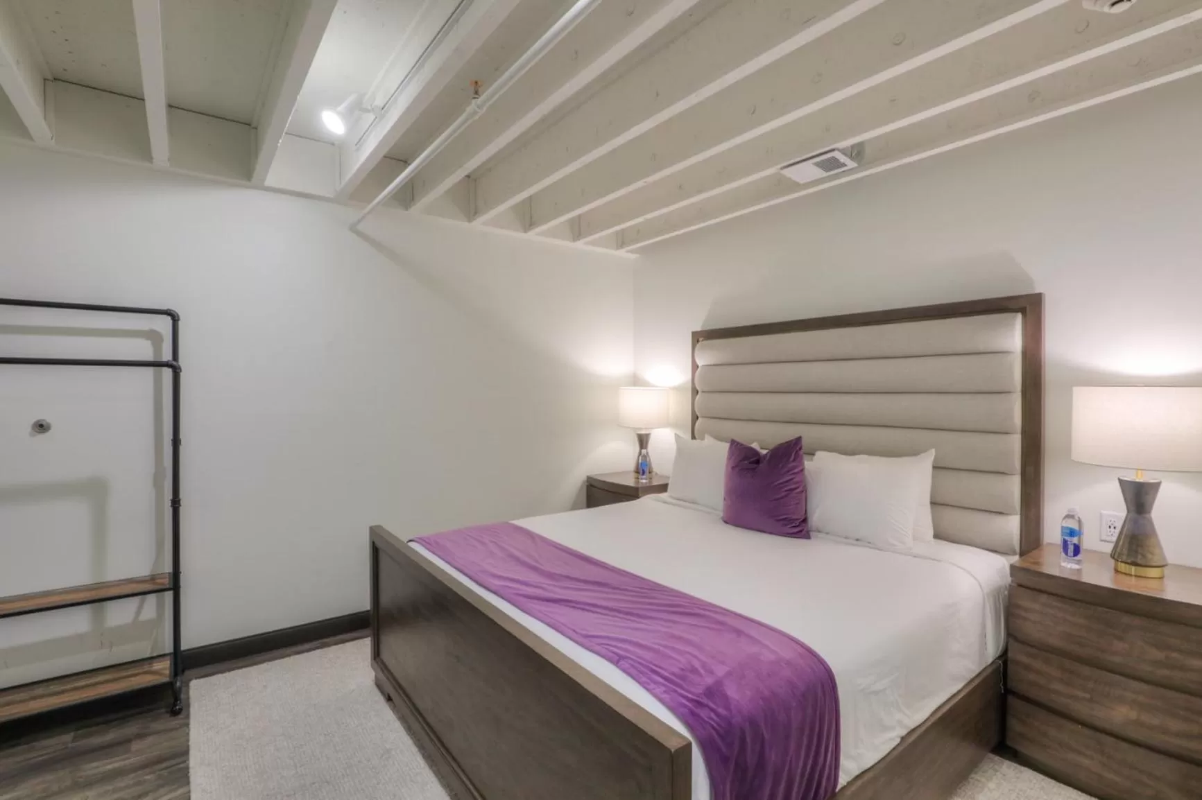 Two-Story Double King Suite ADA w/ Sofa in Studio 154 Hotel