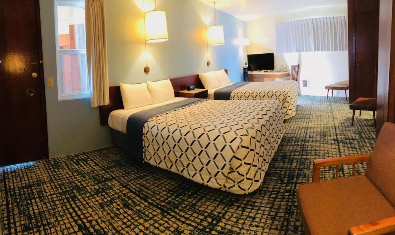 Two-Bedroom Suite in Curly Redwood Lodge