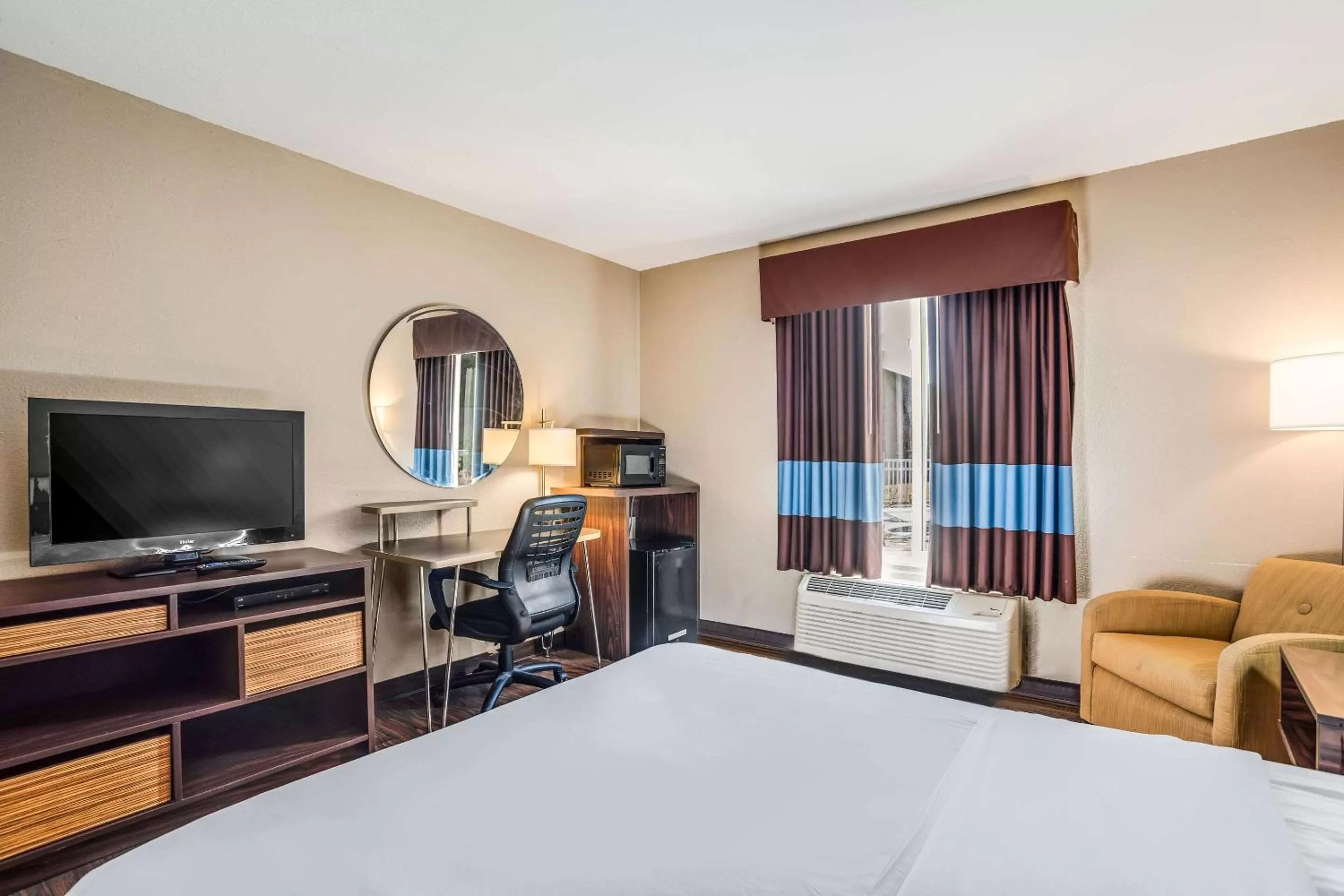 Standard Queen Room - Non Smoking in Quality Inn Calvert City - Paducah East