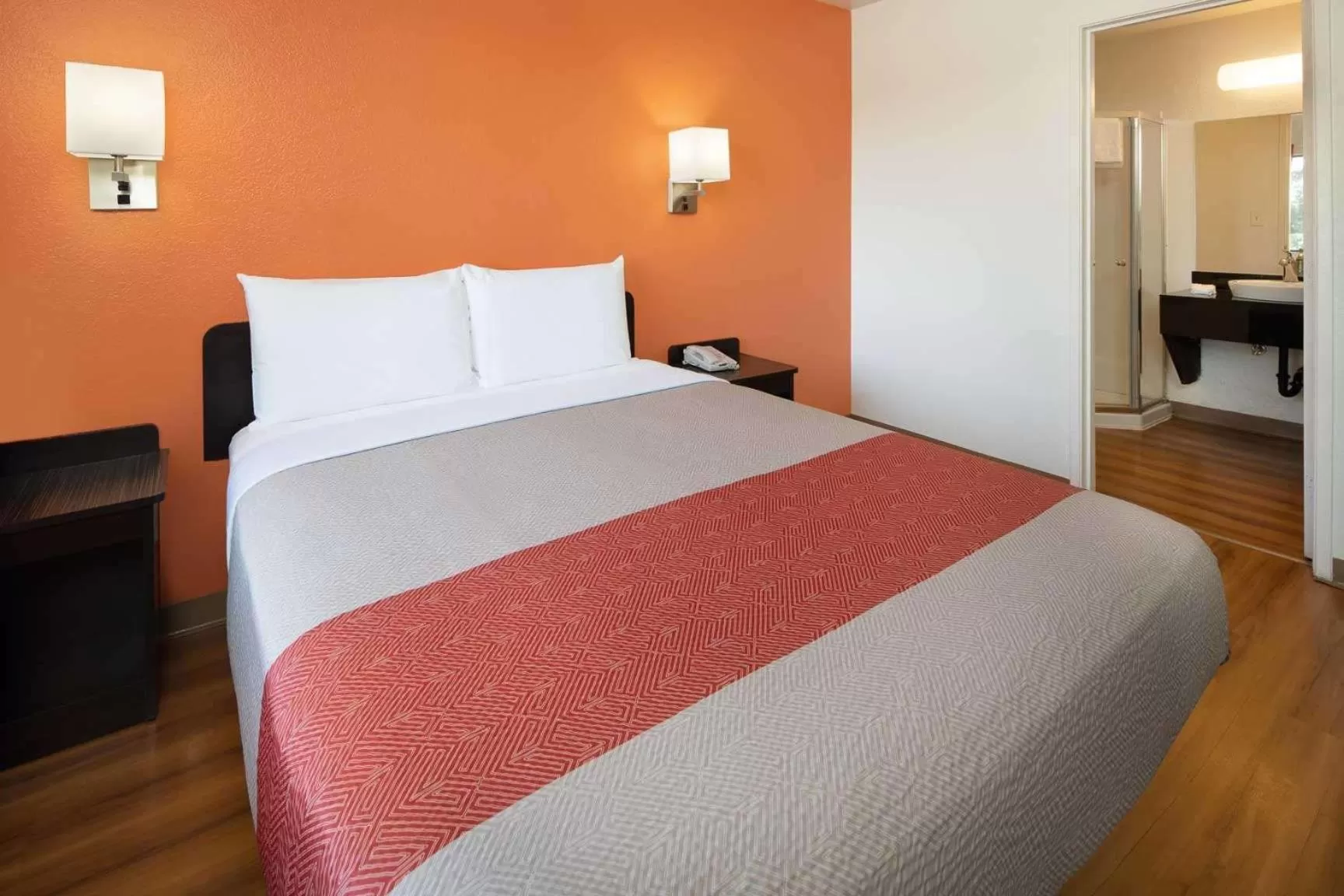 Queen Suite - single occupancy in Motel 6-Arcadia, CA - Los Angeles - Pasadena Area