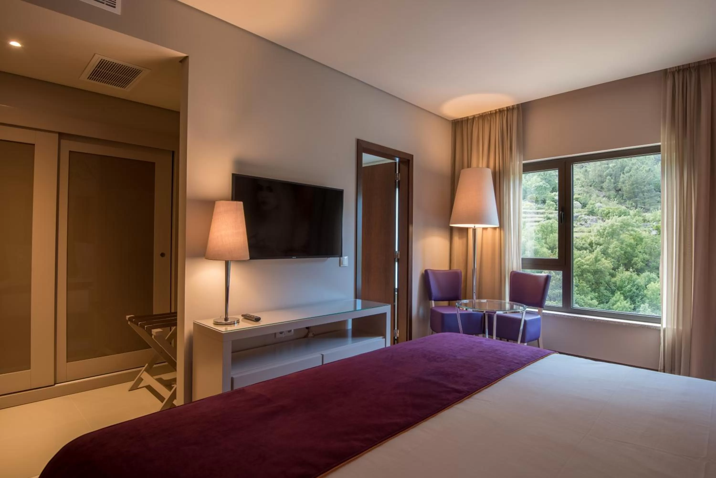 Twin Room with Extra Bed in Vila Galé Collection Serra da Estrela