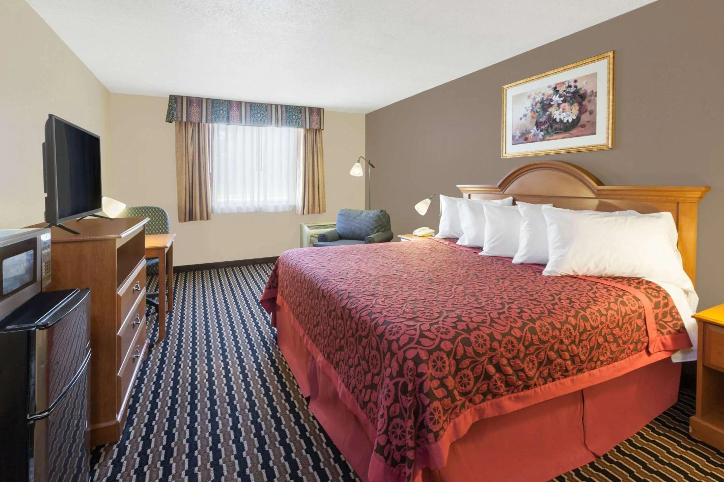 Deluxe King Studio Suite - Non-Smoking in Days Inn by Wyndham Albion