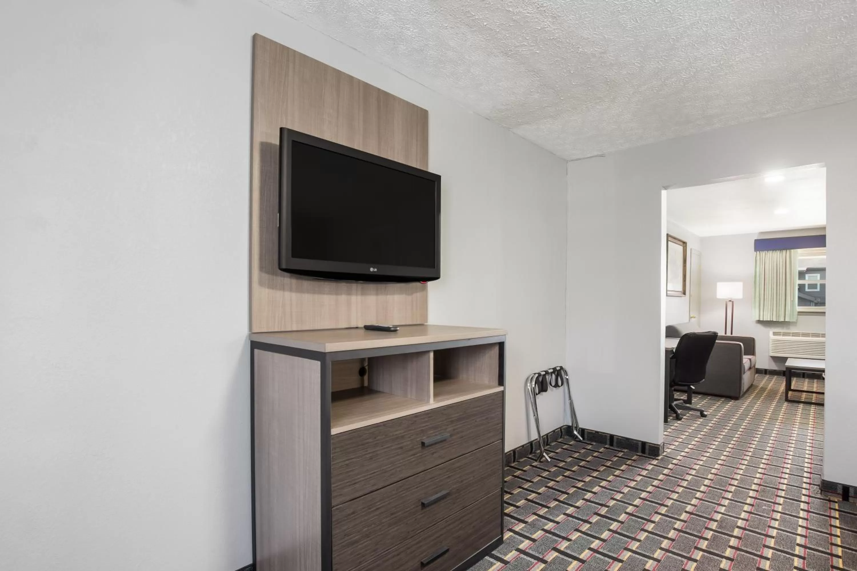 Deluxe Double Suite - Non-Smoking in Knights Inn & Suites Salem