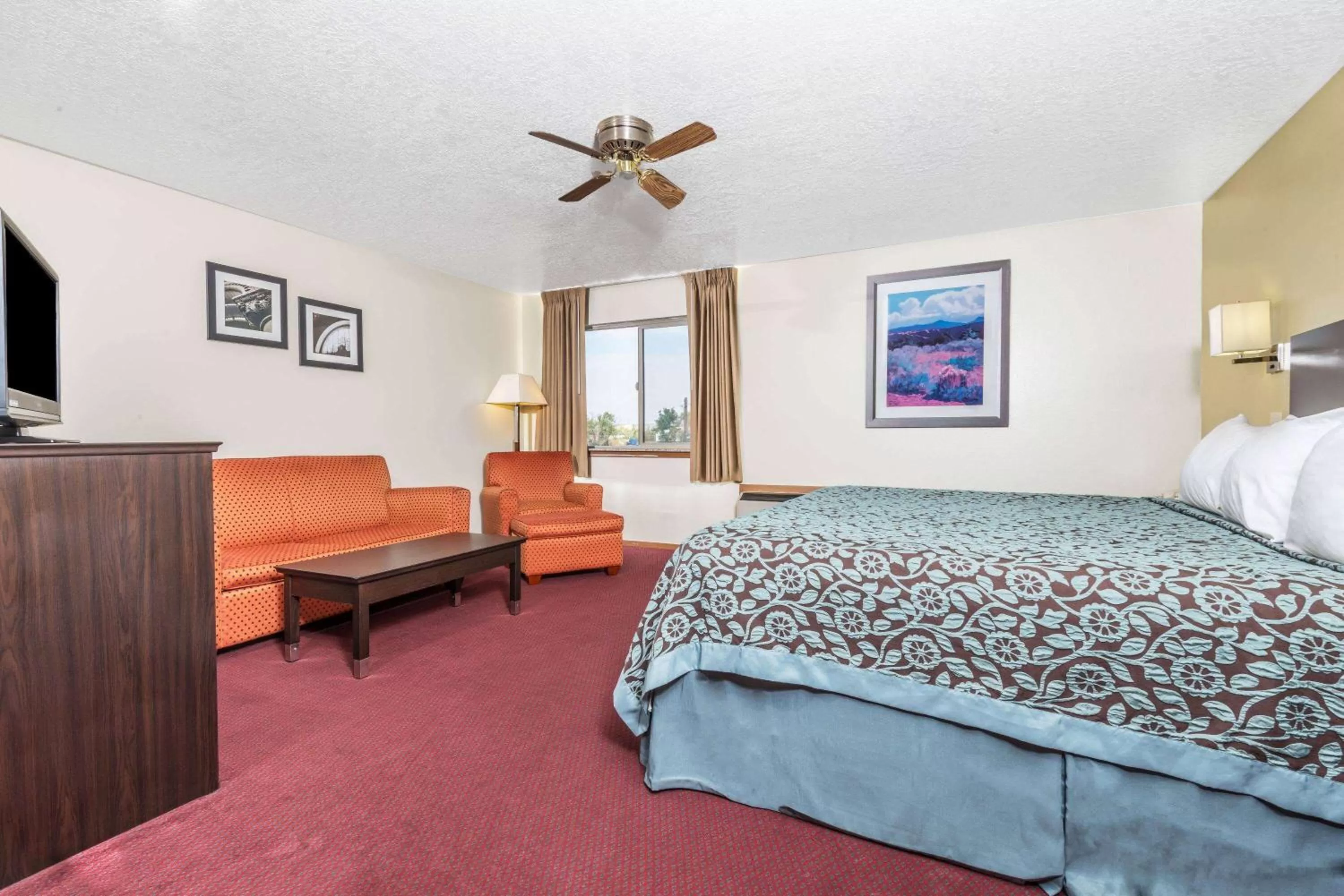 King Studio Suite - Smoking in Days Inn by Wyndham Pueblo