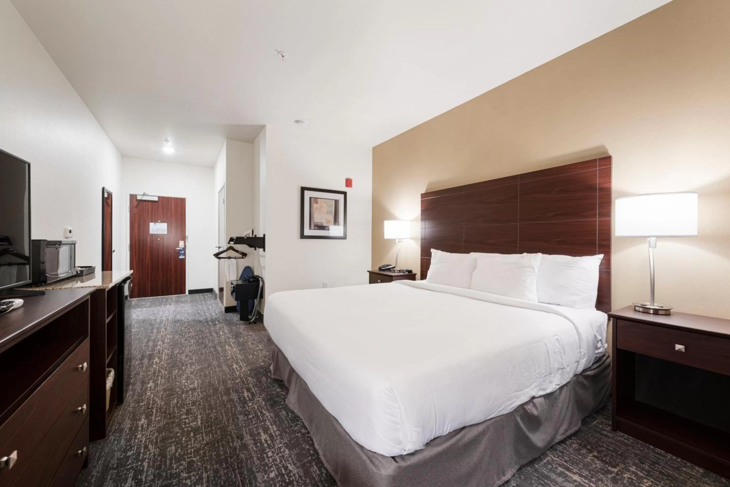 King Room with Roll-In Shower - Disability Access in Cobblestone Hotel & Suites - Urbana