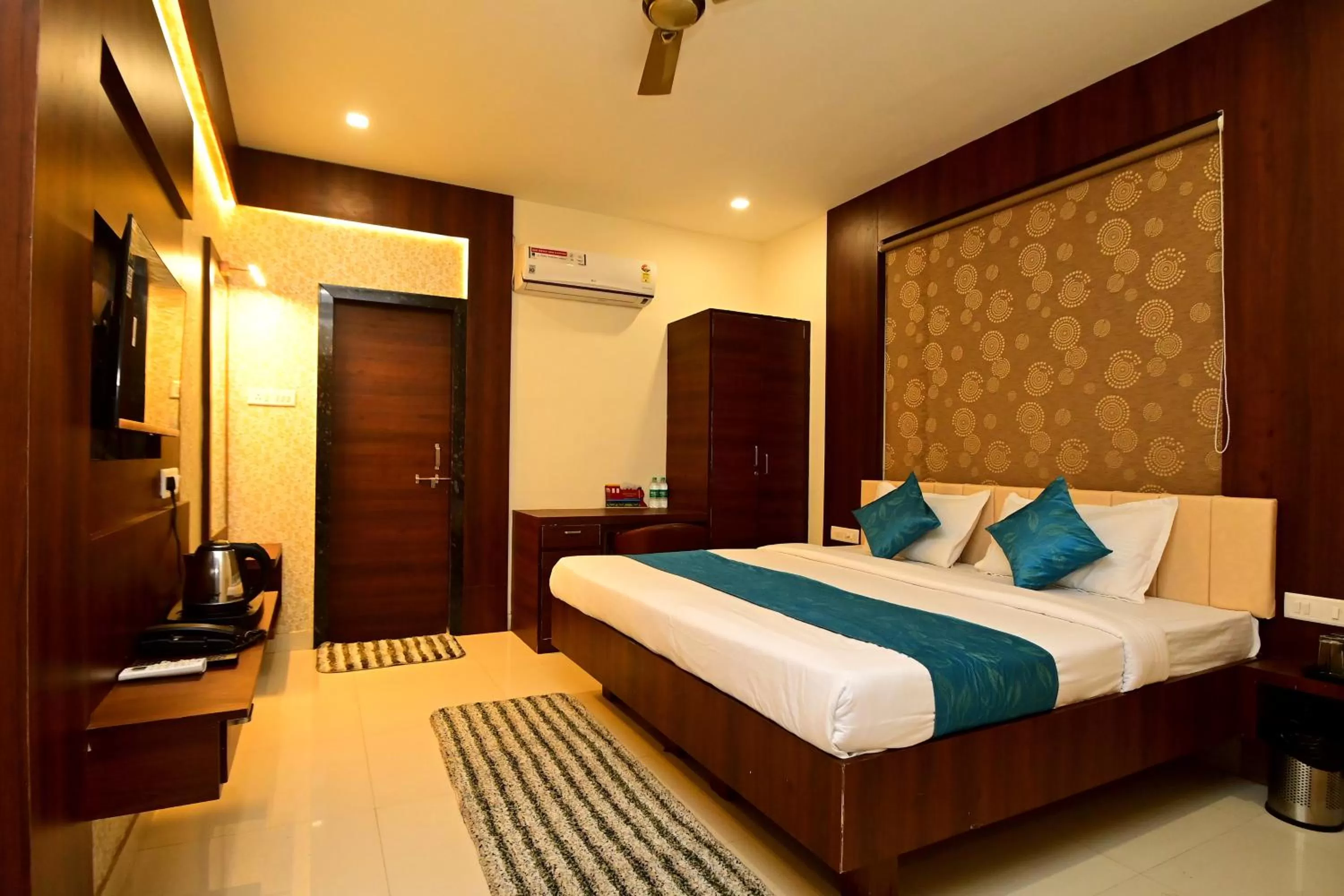 King Room - single occupancy in Hotel Hallmark By THC Group