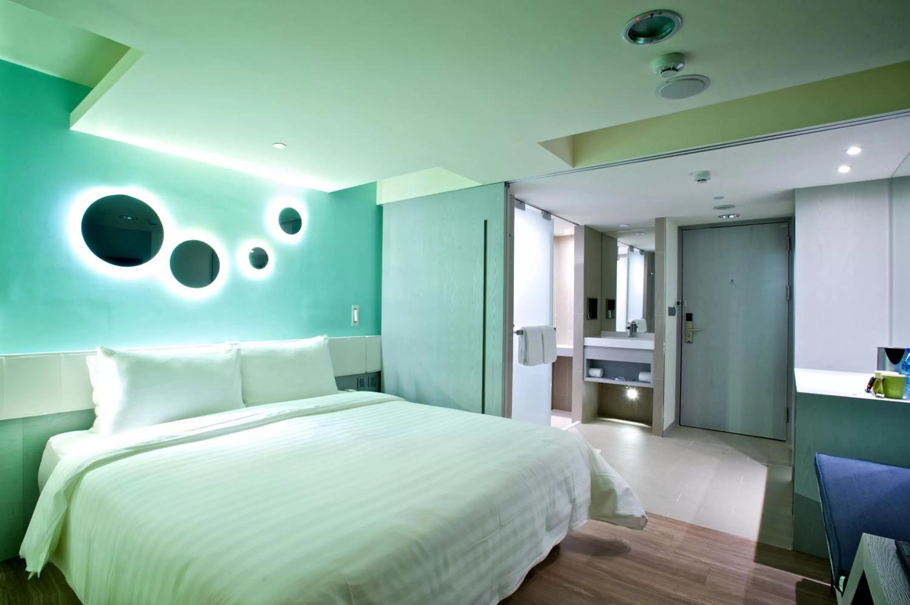Fashion Double Room in FX INN Kaohsiung Zhonghua Road Branch