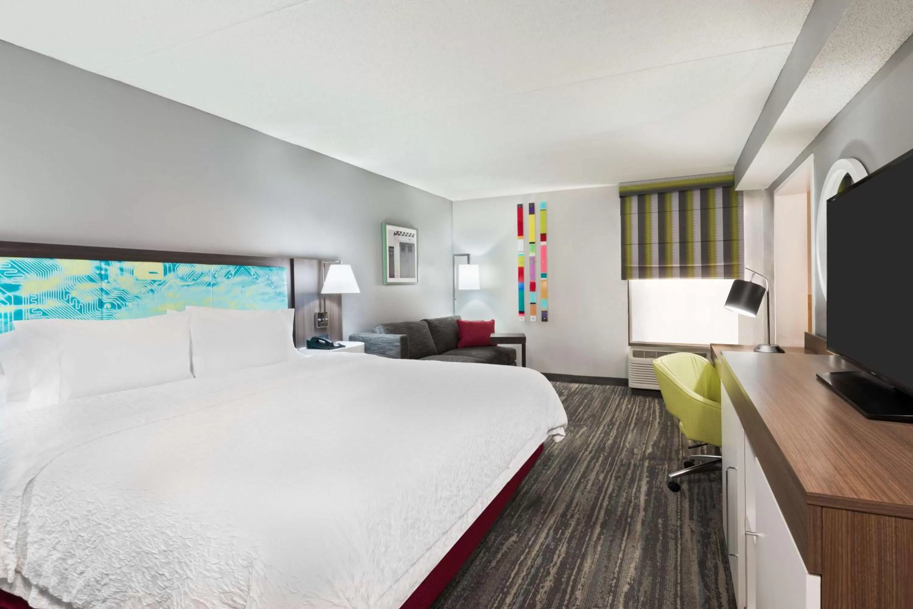 King Study with Sofa Bed and Whirpool - Non-Smoking in Hampton Inn Ellenton/Bradenton