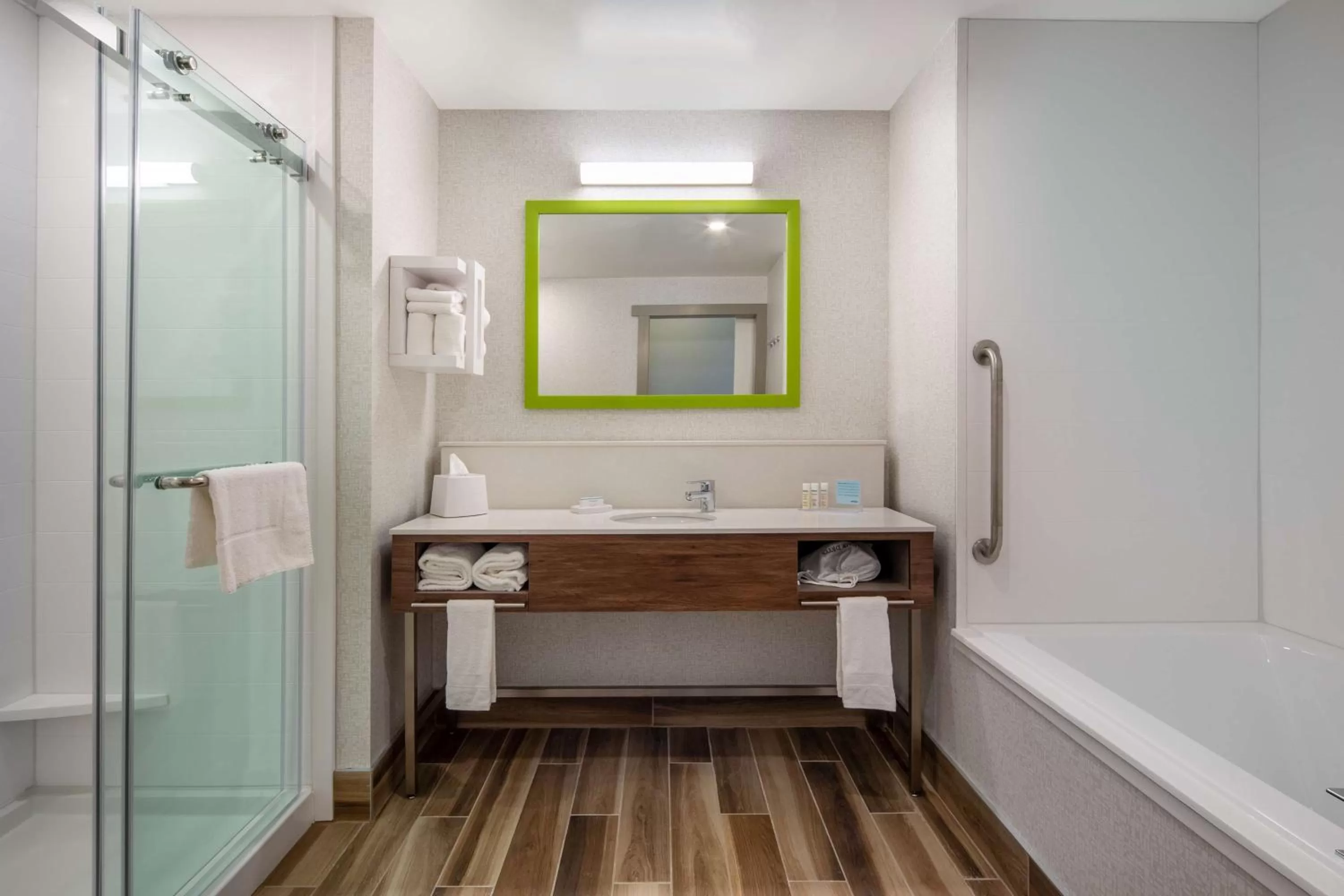 Superior King Room in Hampton Inn & Suites Edmonton St. Albert, Ab