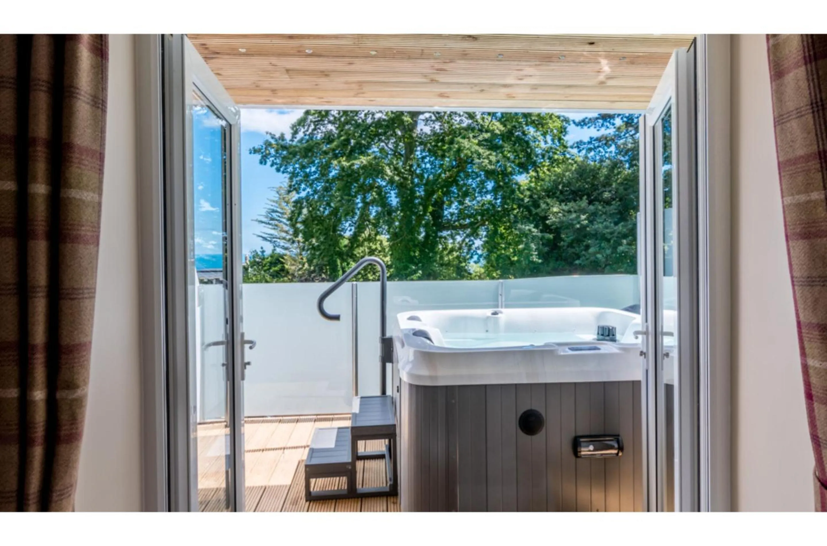 Hot Tub in Orestone Manor