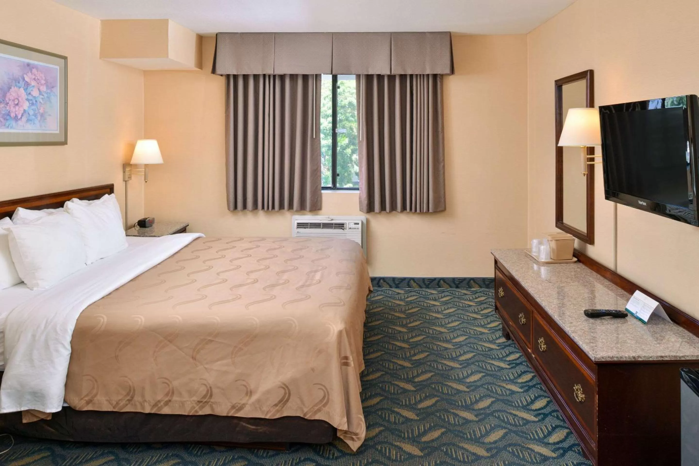 King Room with Roll-In Shower - Accessible/Non-Smoking in Quality Inn & Suites Walnut - City of Industry