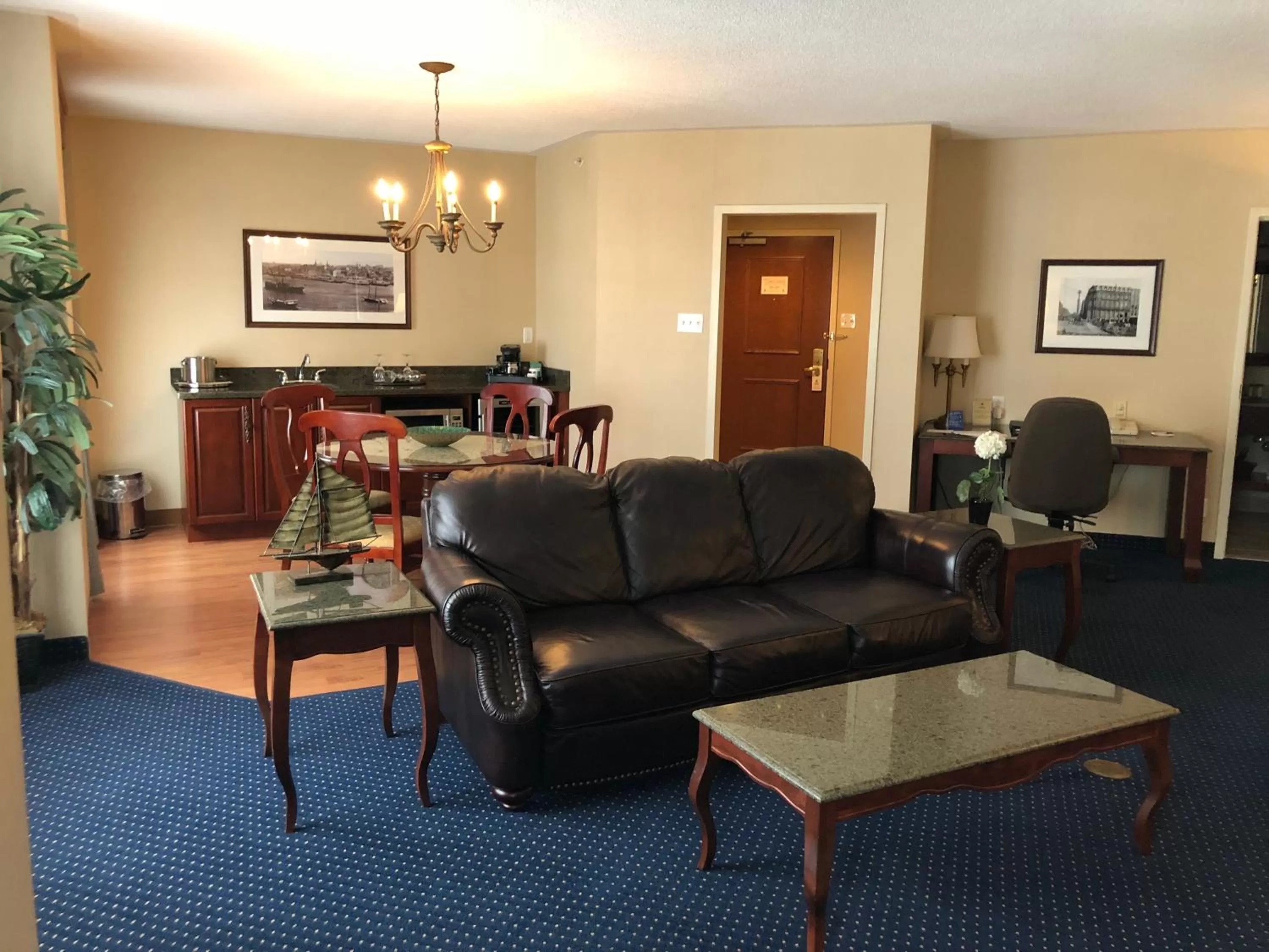 King Suite - Non-Smoking in Chateau Saint John Trademark Collection by Wyndham