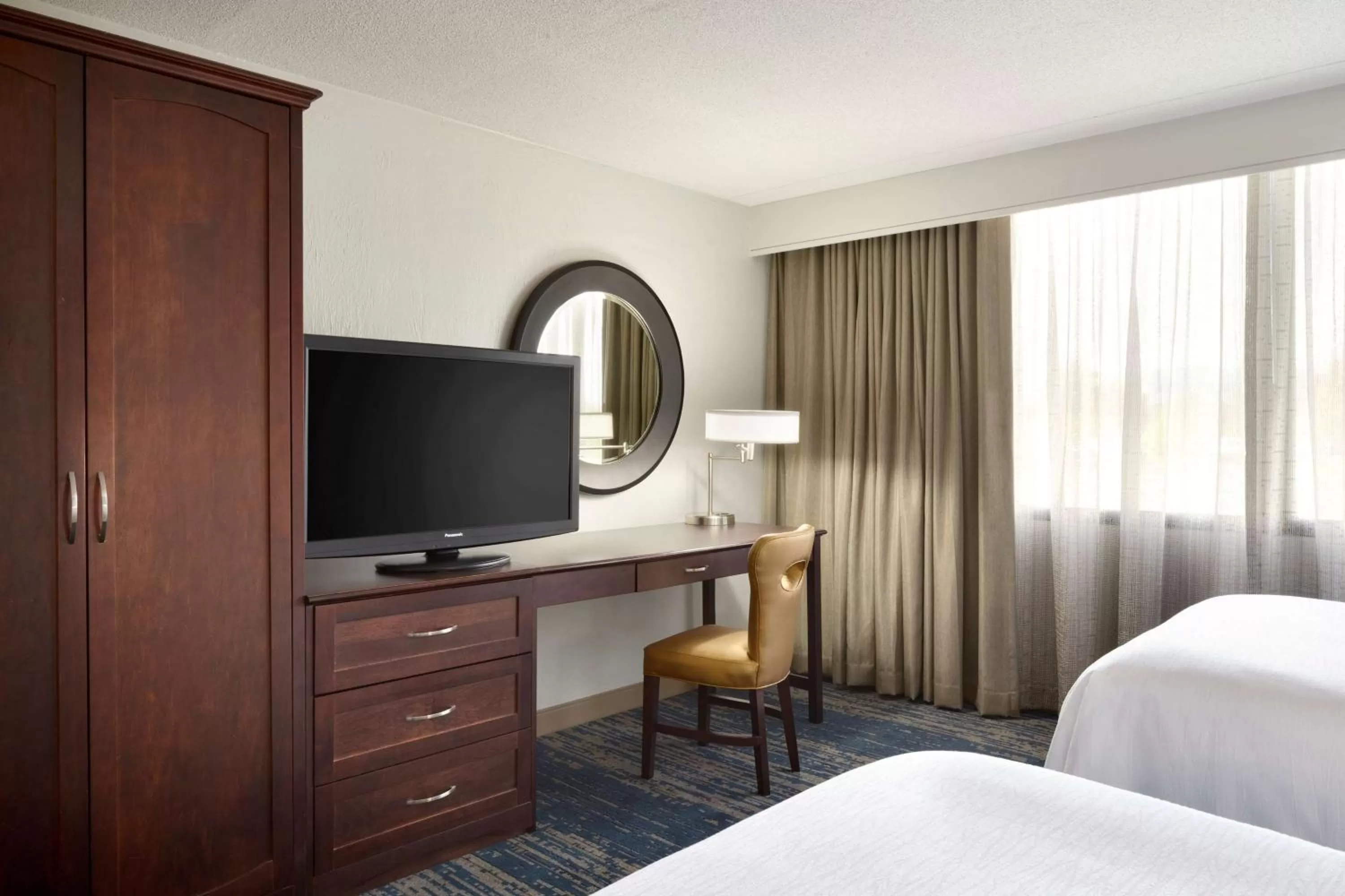 Bed in Embassy Suites by Hilton Columbus
