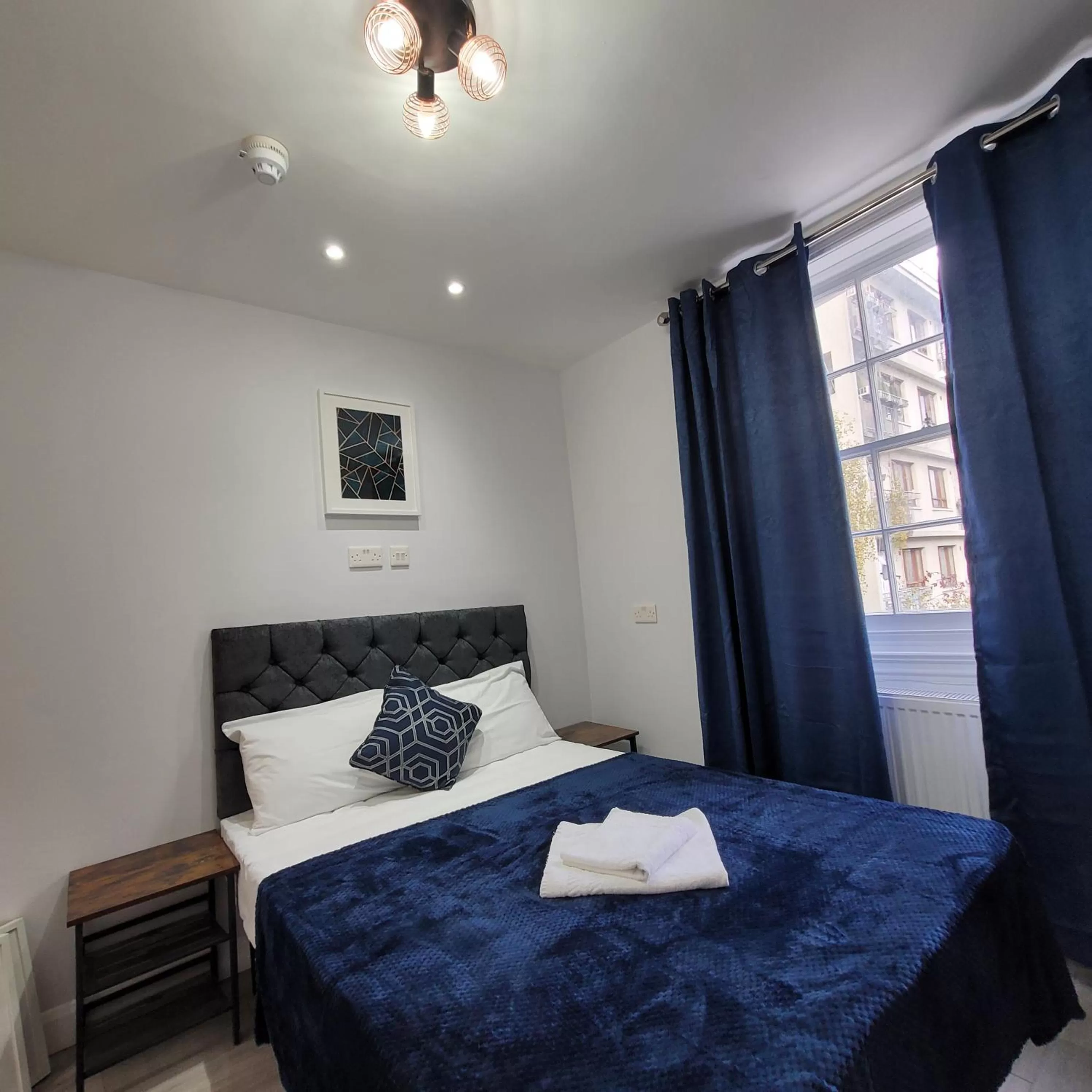 Bed in Argyle Square Hotel