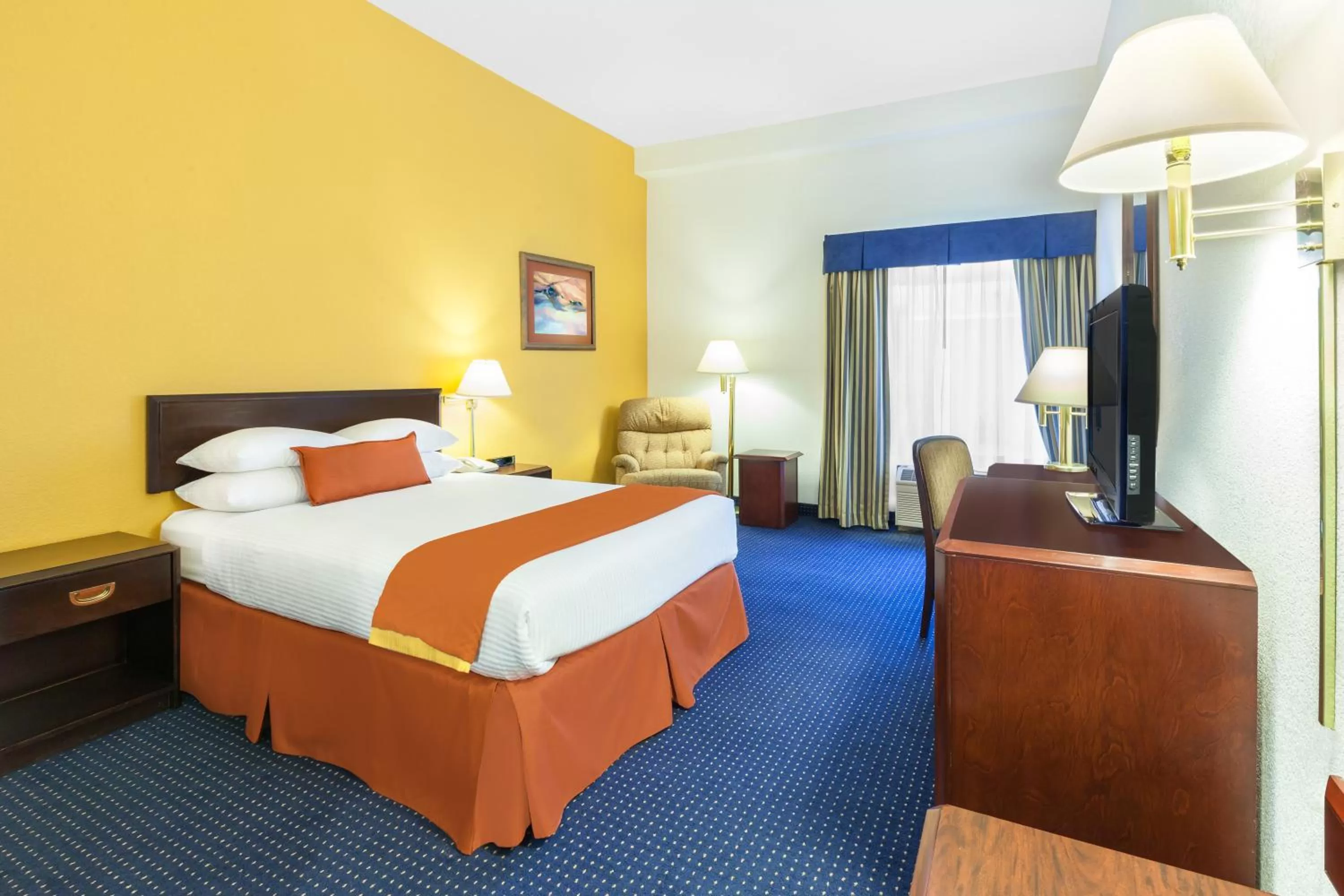 Queen Room with Disability Access - Non Smoking in Wyndham Garden Monterrey Norte