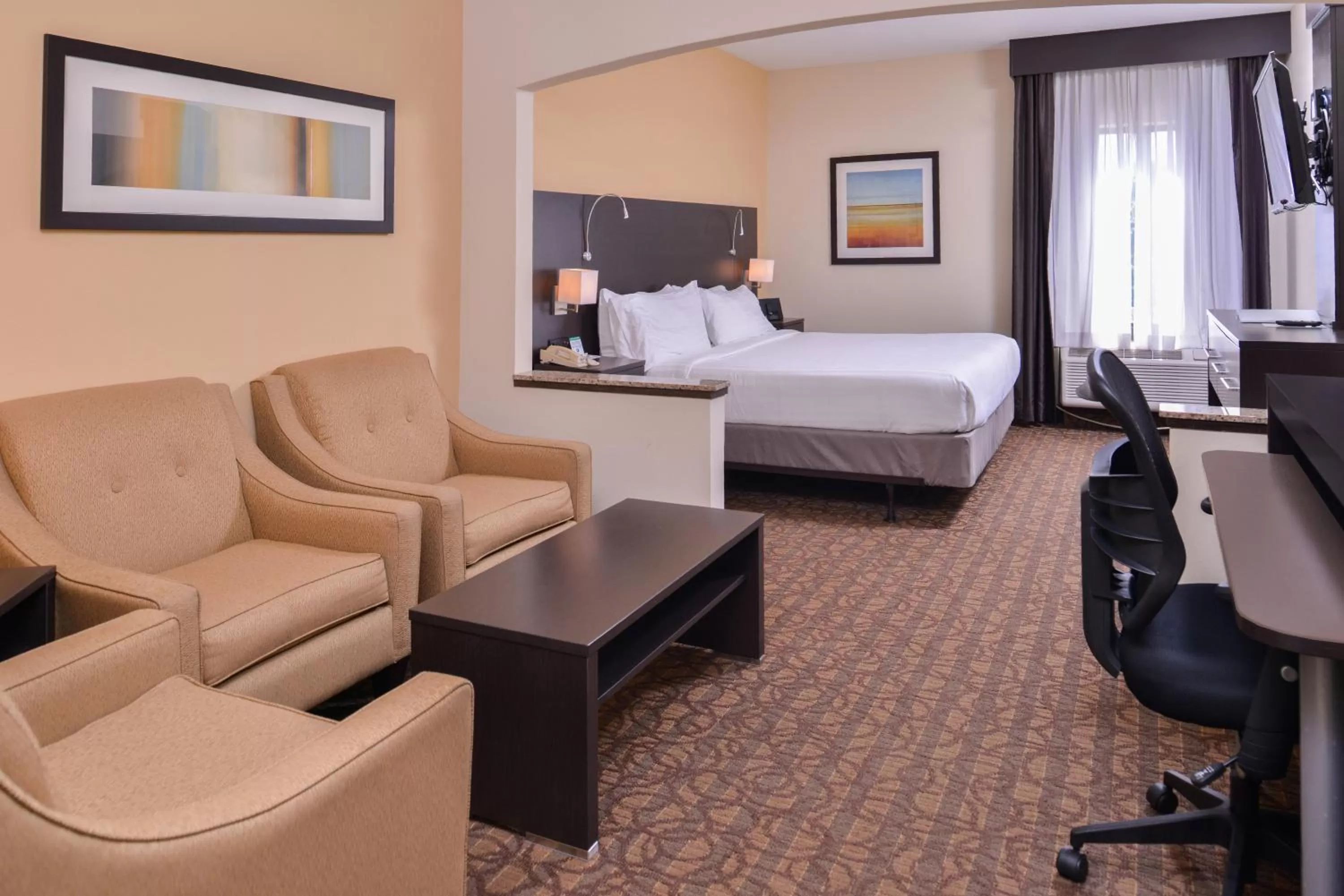King Room Regular - Non-Smoking in Holiday Inn Express & Suites Topeka West I-70 Wanamaker by IHG