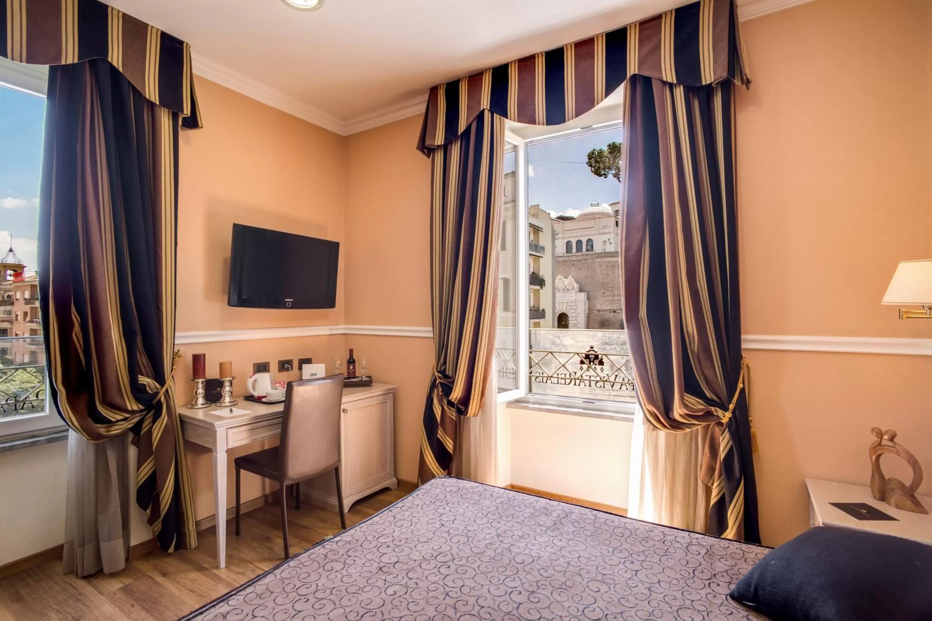 Photo of the whole room, Bed in PapavistaRelais