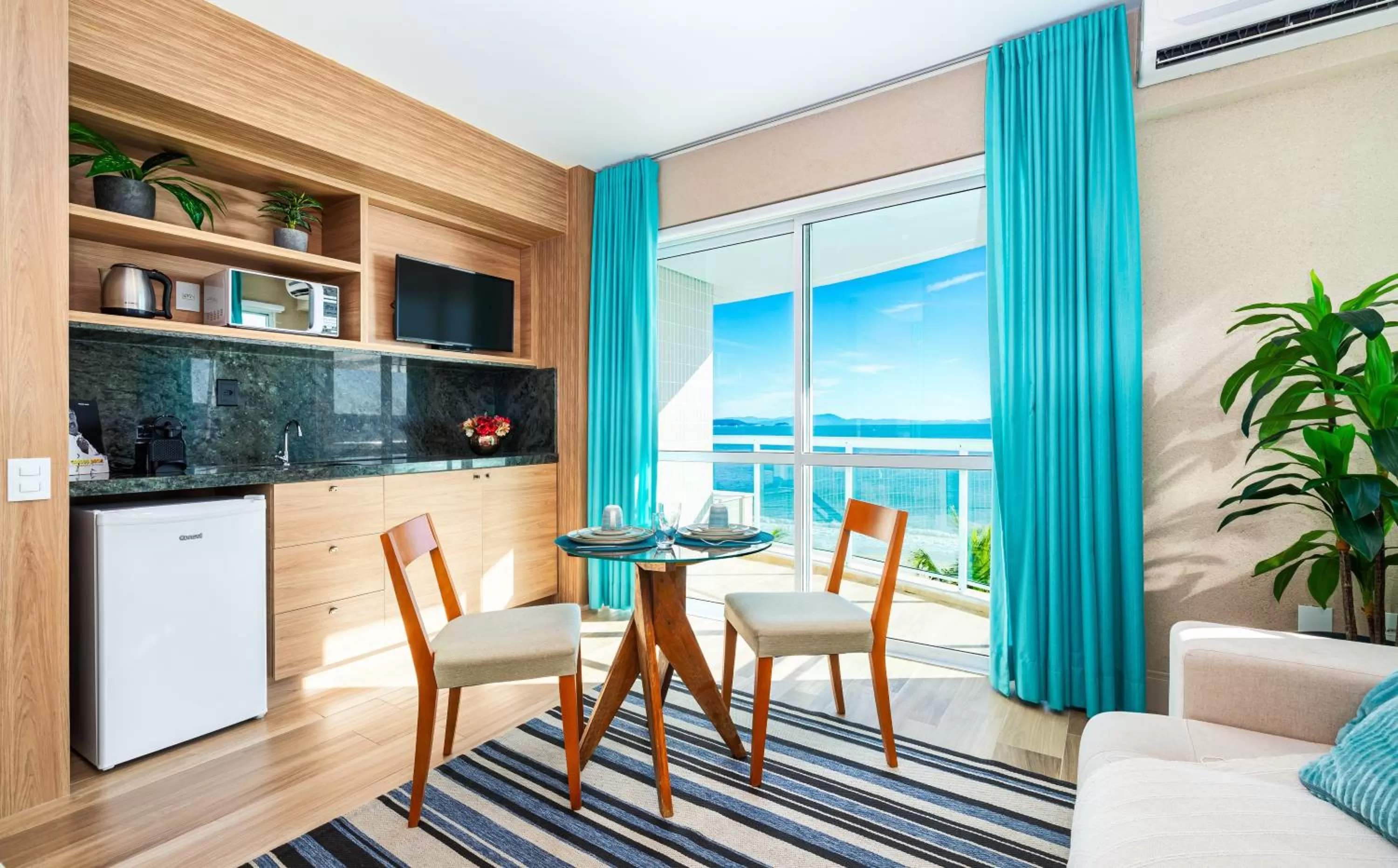 Queen Suite with Sea View in Palace Praia Hotel