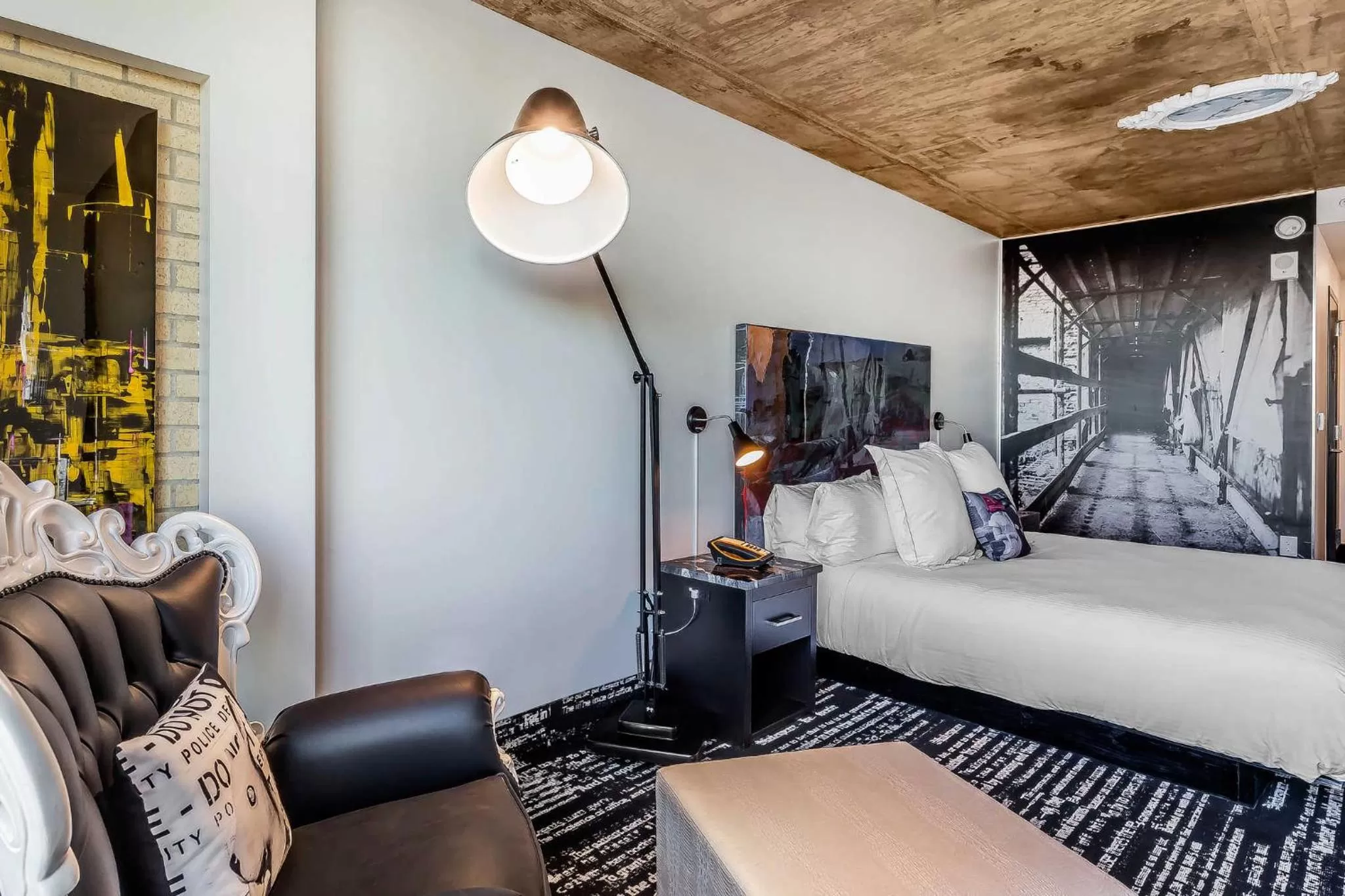 Deluxe King - Disability Access in Lorenzo Hotel Dallas, Tapestry Collection by Hilton