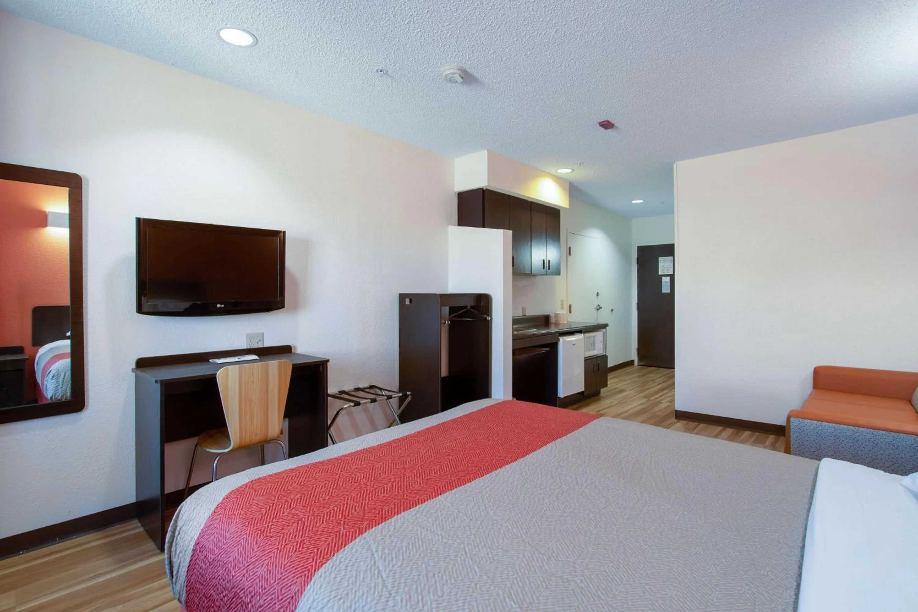 Queen Room - single occupancy - Disability Access - Non-Smoking in Motel 6-El Paso, TX - Southeast
