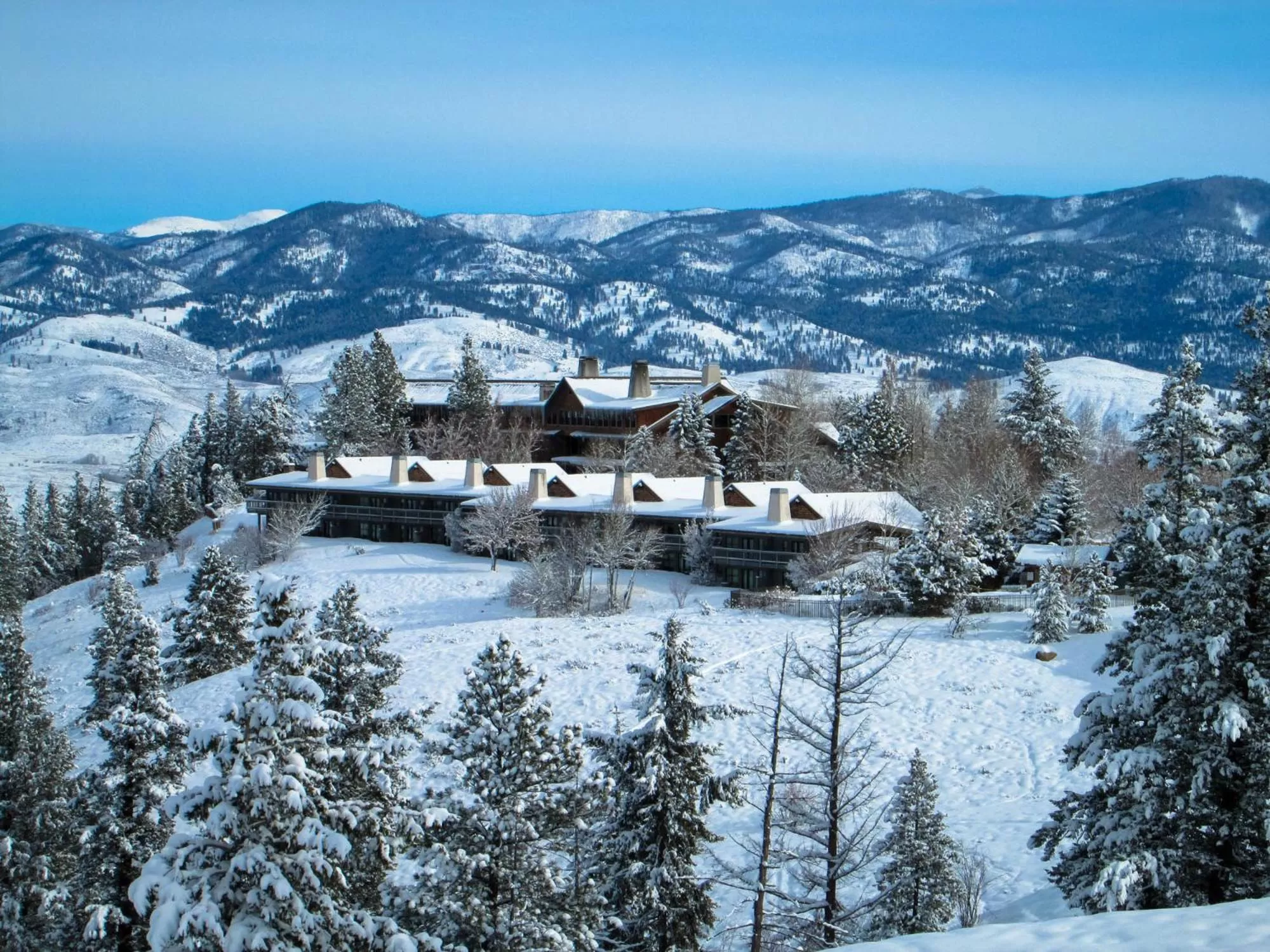 Property building in Sun Mountain Lodge