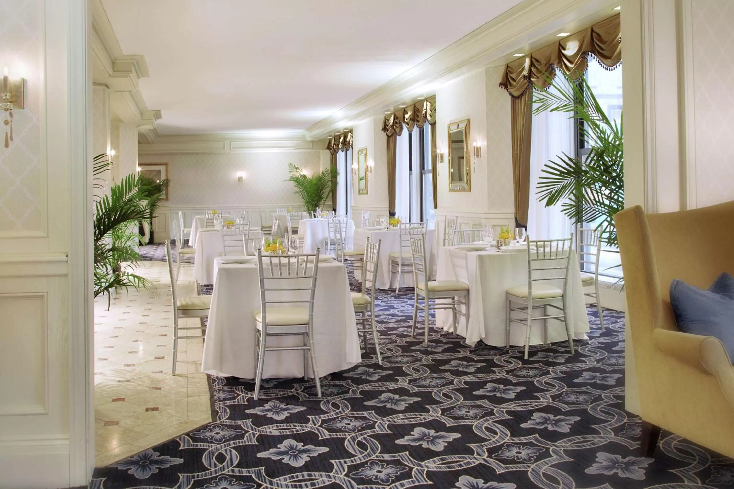 Restaurant/places to eat in The Drake Hotel
