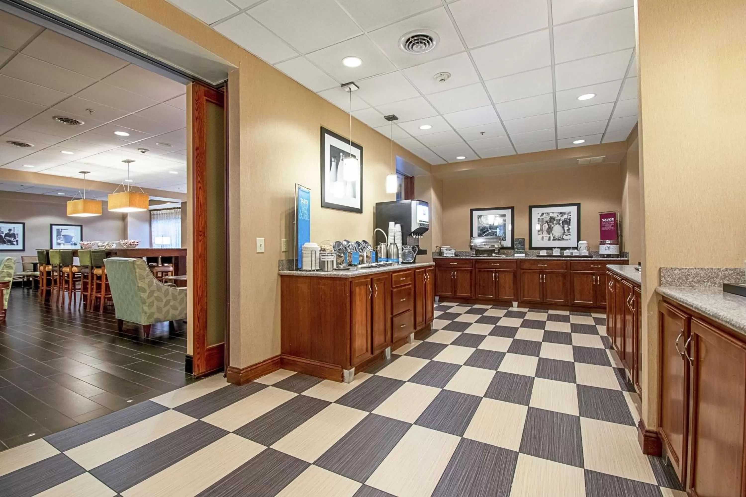 Dining area in Hampton Inn Pine Grove